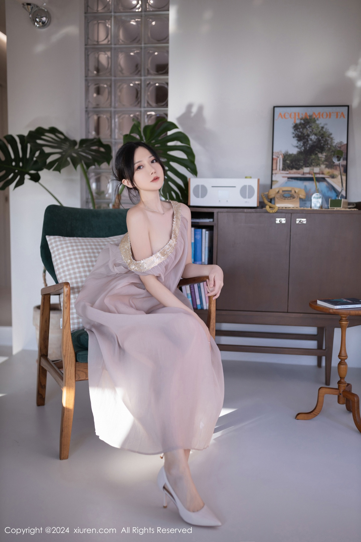 [XiuRen]高清写真图 2024.11.22 No.9492 鱼子酱Fish 美腿性感