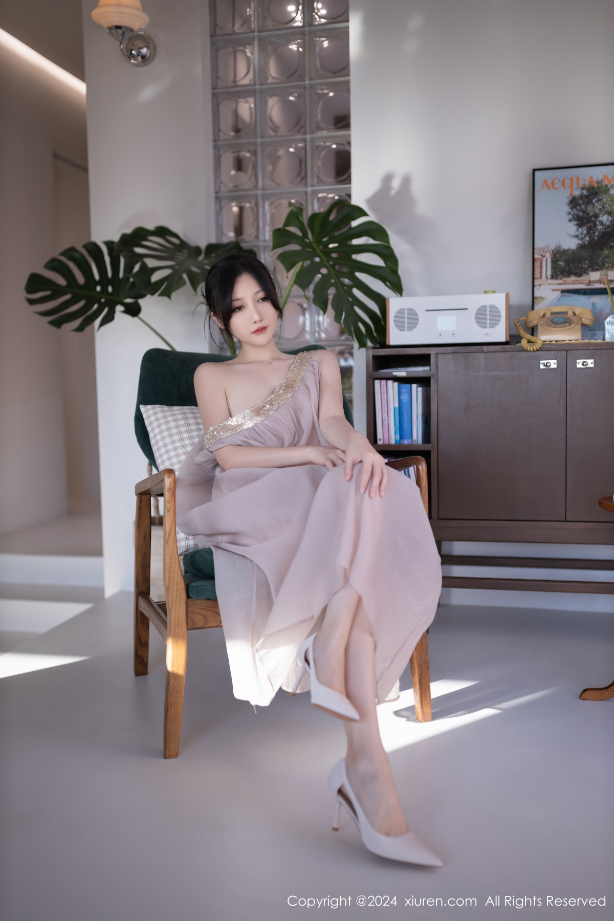 [XiuRen]高清写真图 2024.11.22 No.9492 鱼子酱Fish 美腿性感