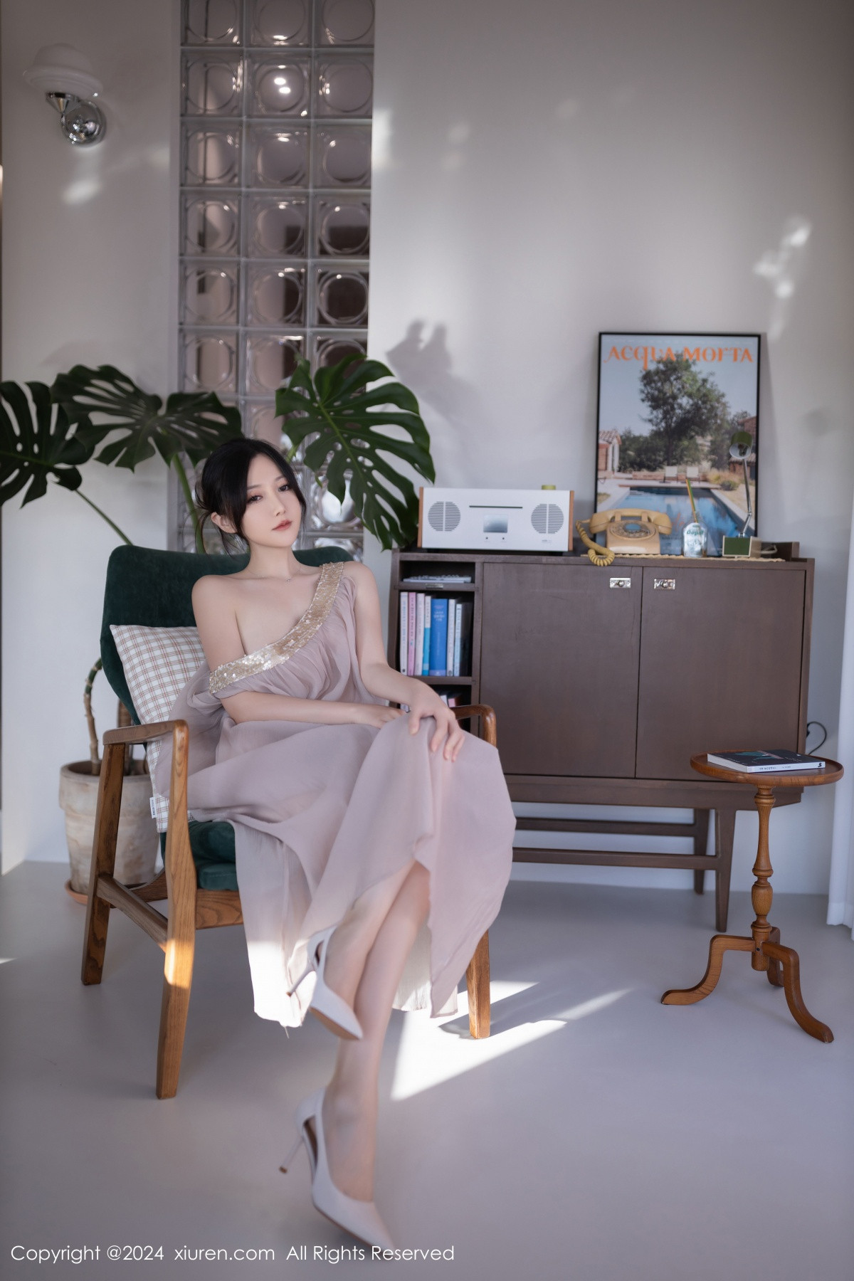 [XiuRen]高清写真图 2024.11.22 No.9492 鱼子酱Fish 美腿性感