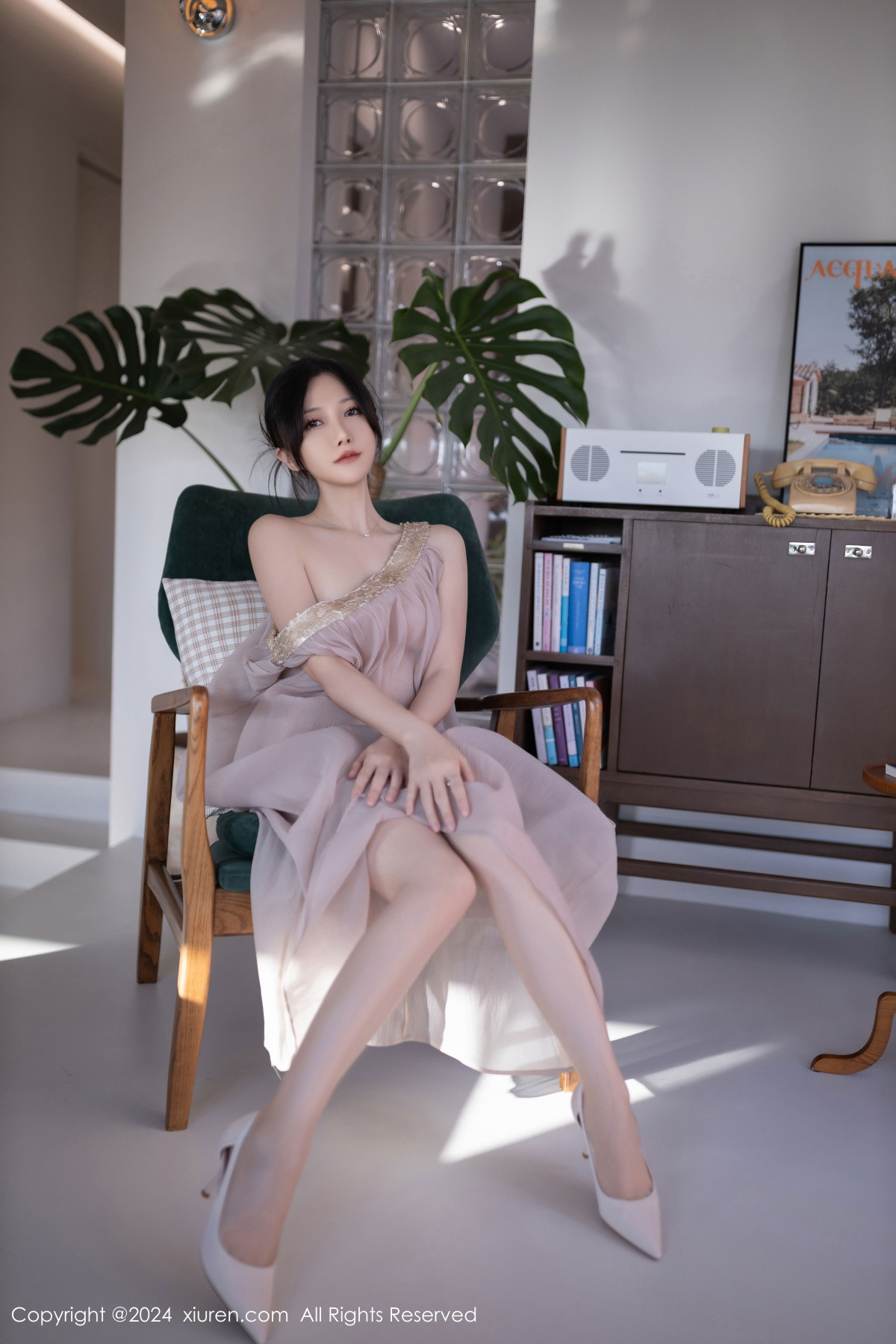 [XiuRen]高清写真图 2024.11.22 No.9492 鱼子酱Fish 美腿性感