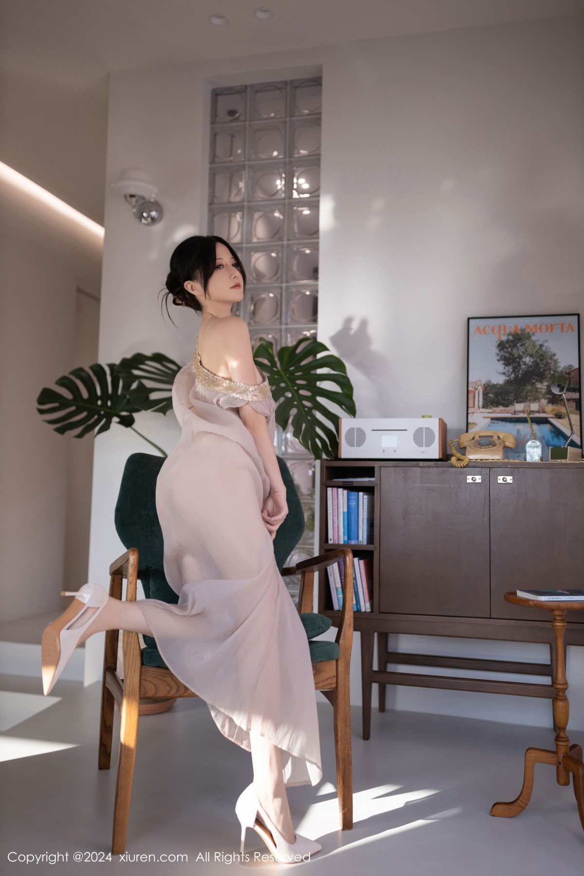 [XiuRen]高清写真图 2024.11.22 No.9492 鱼子酱Fish 美腿性感