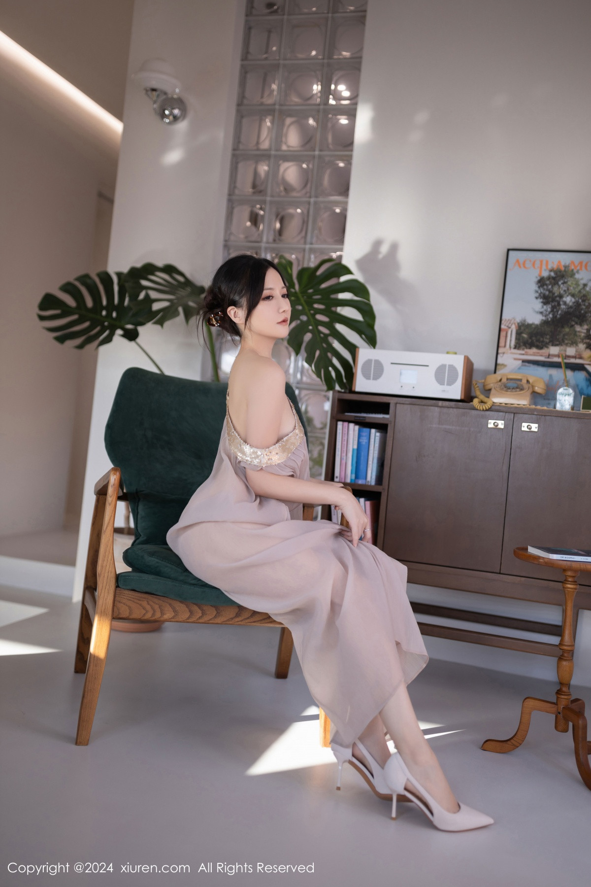 [XiuRen]高清写真图 2024.11.22 No.9492 鱼子酱Fish 美腿性感