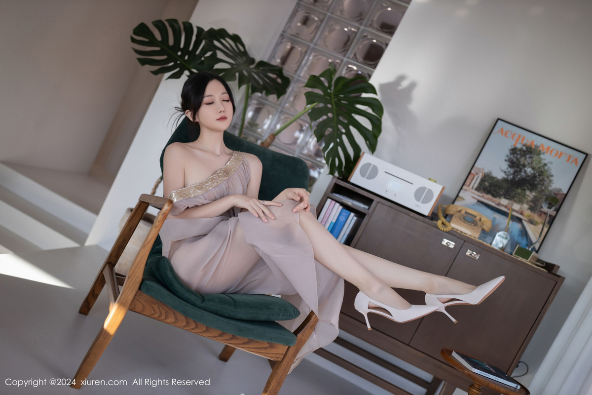 [XiuRen]高清写真图 2024.11.22 No.9492 鱼子酱Fish 美腿性感