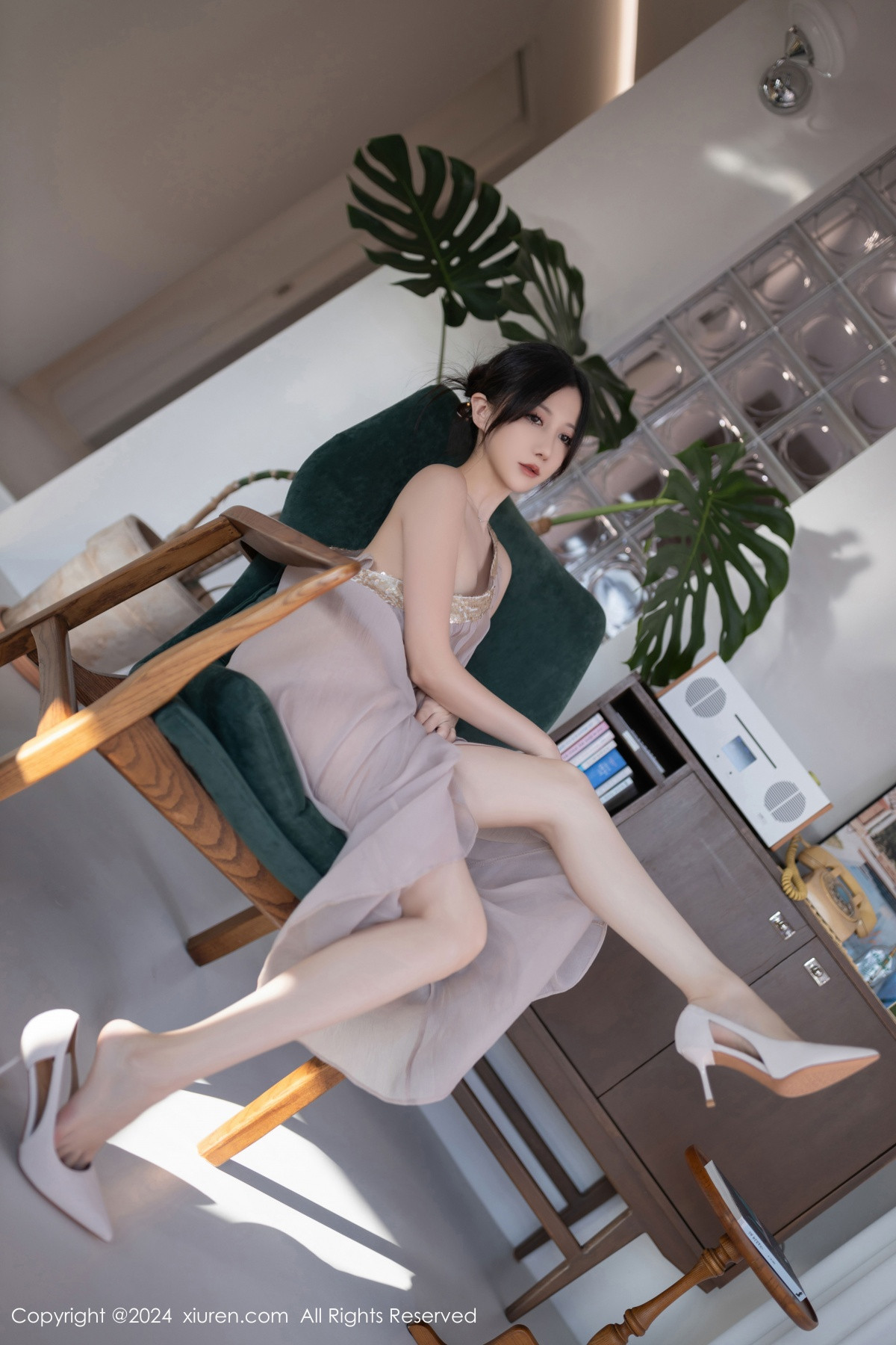 [XiuRen]高清写真图 2024.11.22 No.9492 鱼子酱Fish 美腿性感