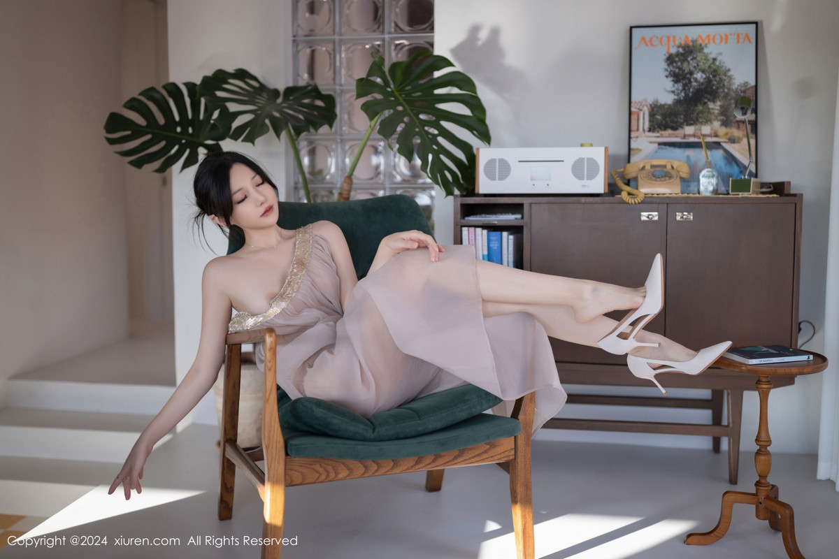 [XiuRen]高清写真图 2024.11.22 No.9492 鱼子酱Fish 美腿性感