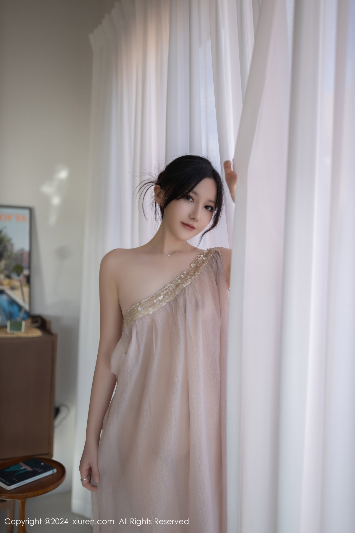 [XiuRen]高清写真图 2024.11.22 No.9492 鱼子酱Fish 美腿性感