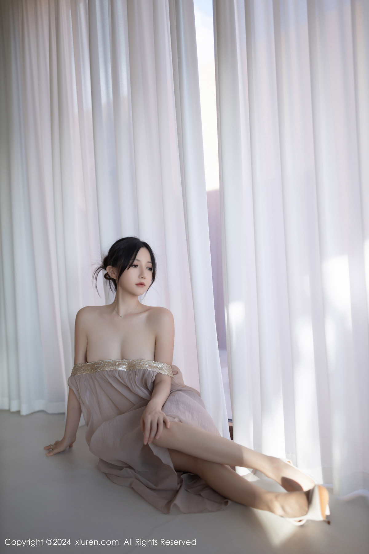 [XiuRen]高清写真图 2024.11.22 No.9492 鱼子酱Fish 美腿性感