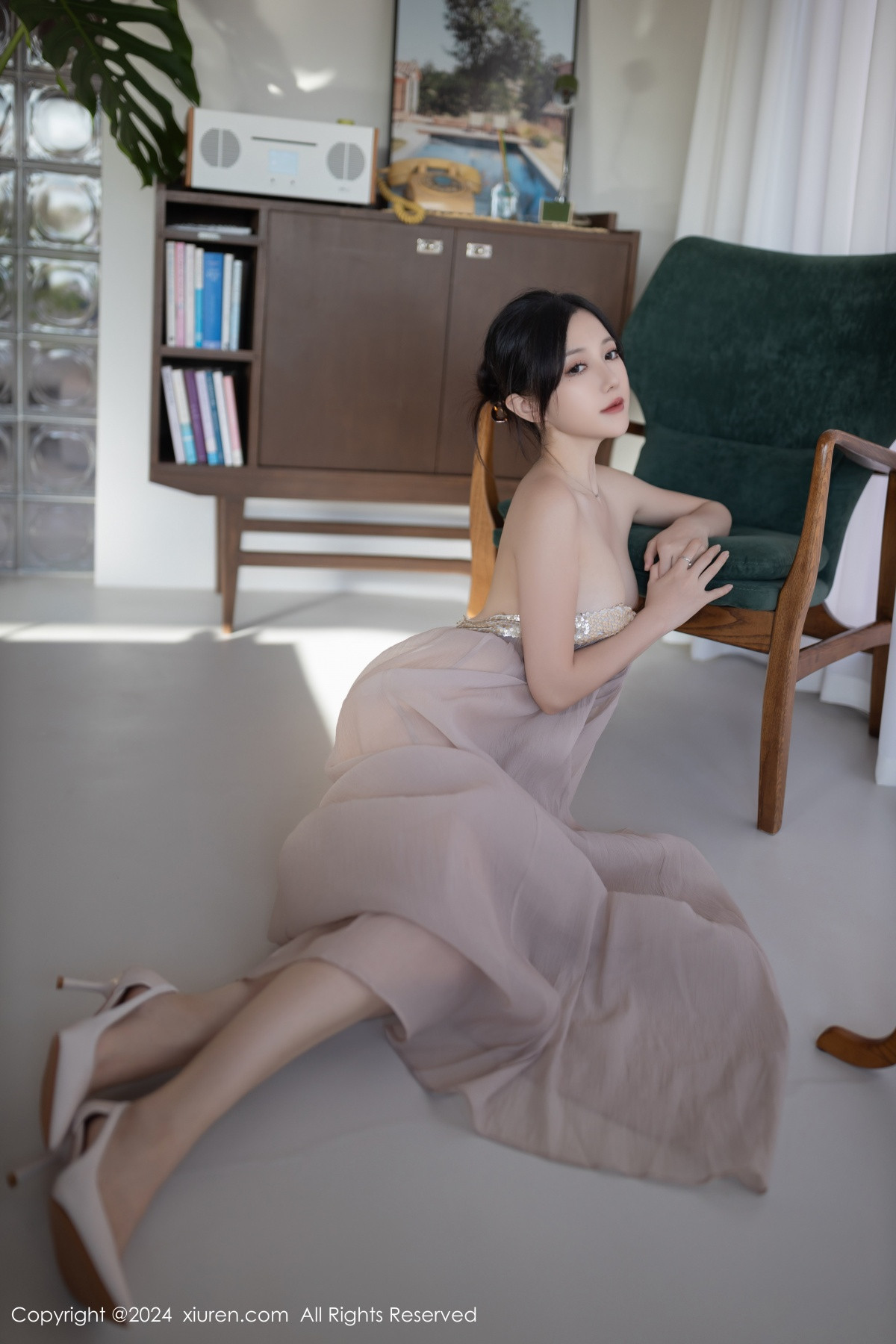 [XiuRen]高清写真图 2024.11.22 No.9492 鱼子酱Fish 美腿性感