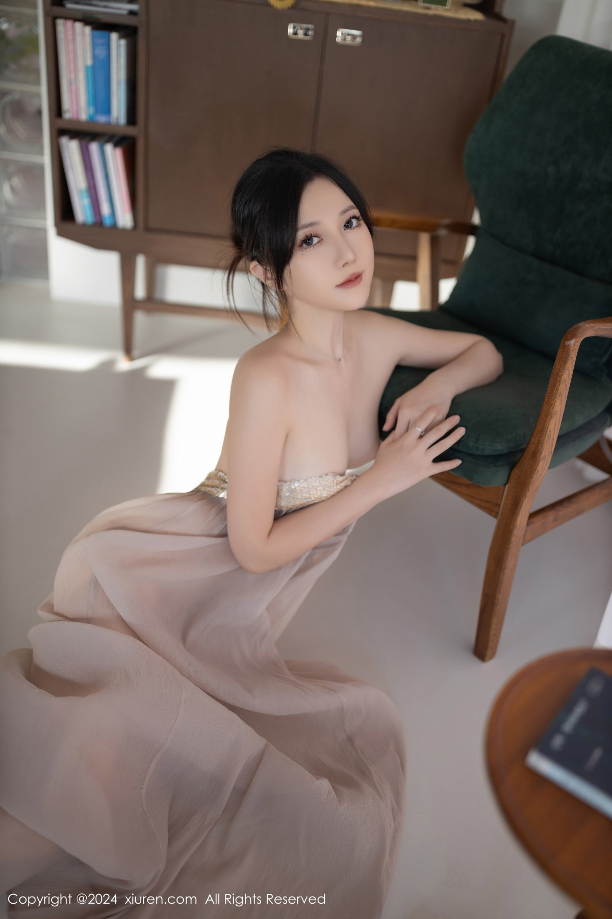 [XiuRen]高清写真图 2024.11.22 No.9492 鱼子酱Fish 美腿性感