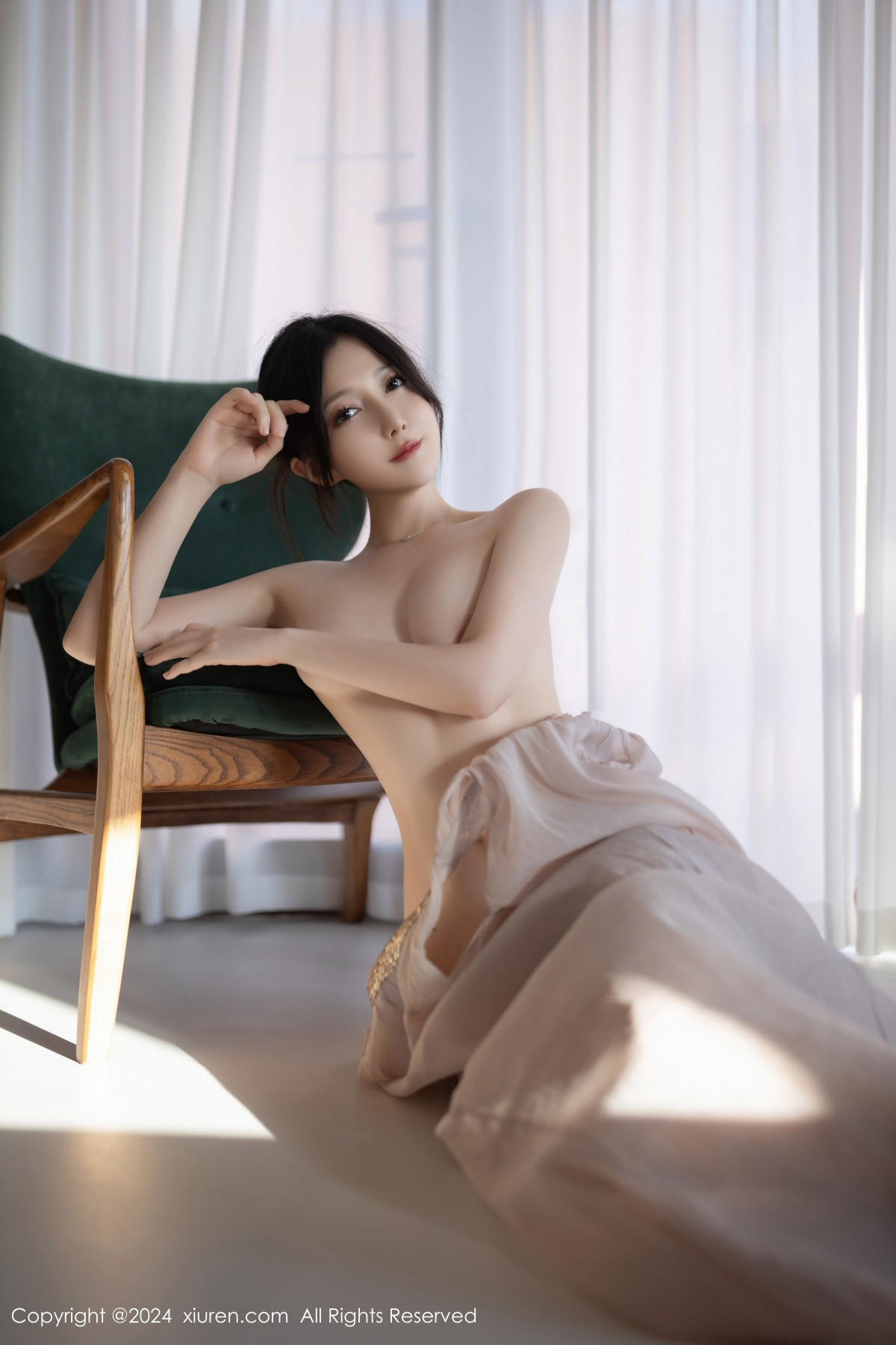 [XiuRen]高清写真图 2024.11.22 No.9492 鱼子酱Fish 美腿性感