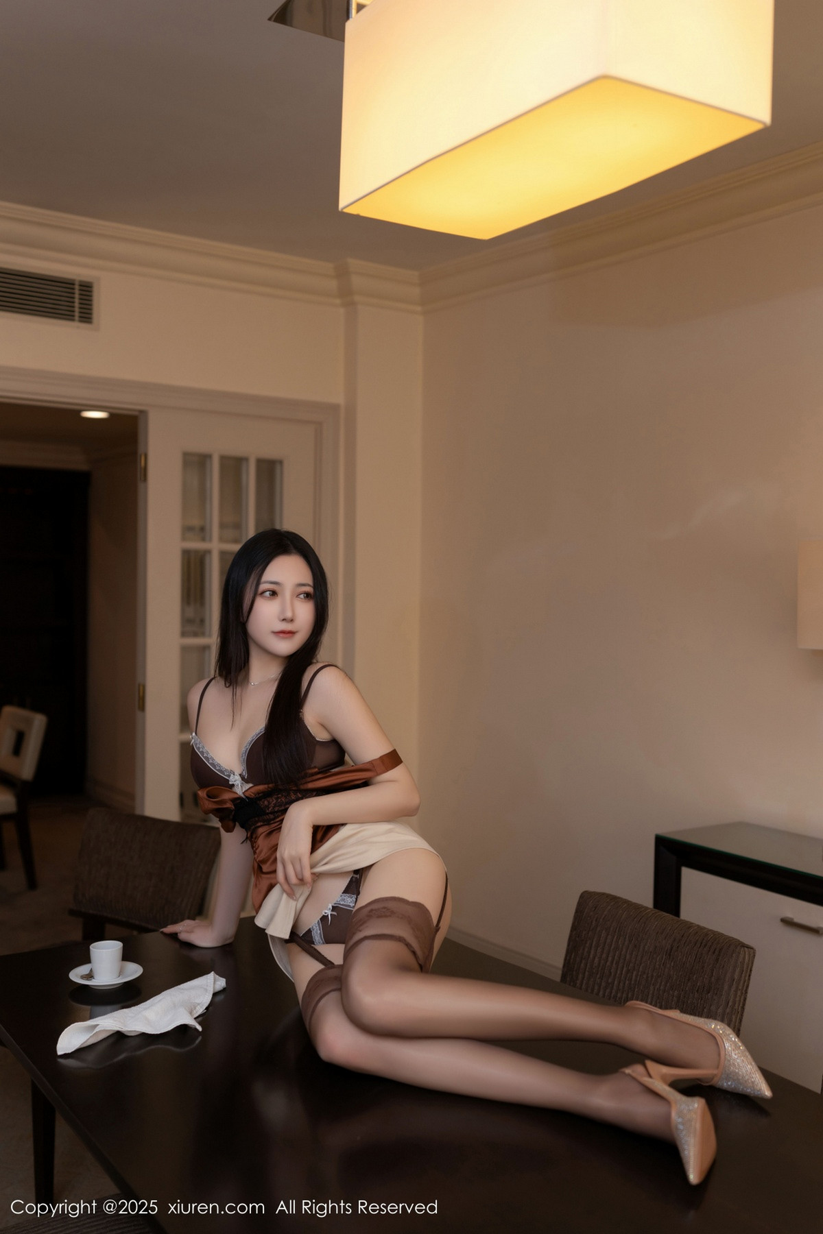 [XiuRen]高清写真图 2025.02.08 No.9859 鱼子酱Fish 黑丝美腿