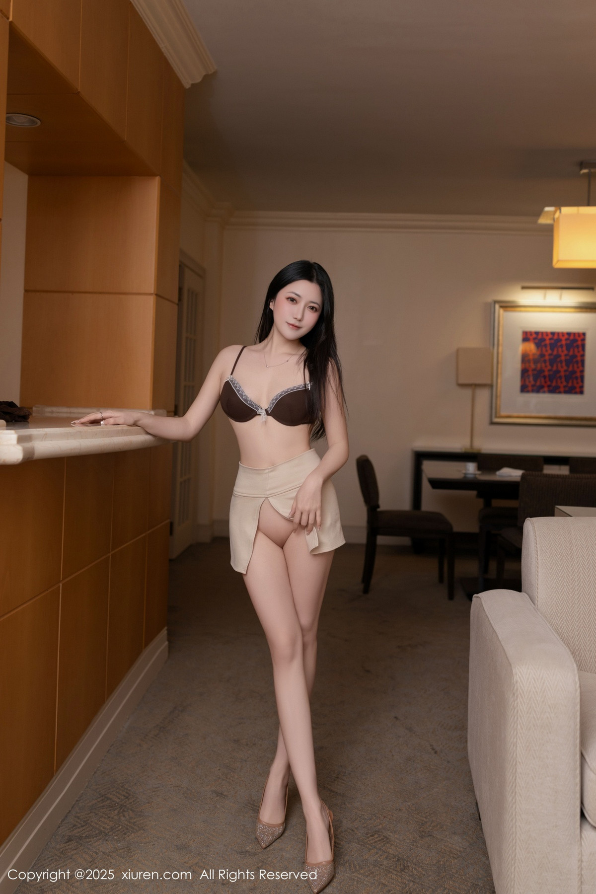 [XiuRen]高清写真图 2025.02.08 No.9859 鱼子酱Fish 黑丝美腿