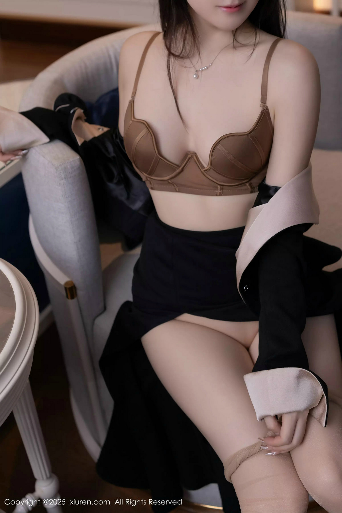 [XiuRen]高清写真图 2025.02.28 No.9953 鱼子酱Fish 丝袜美腿