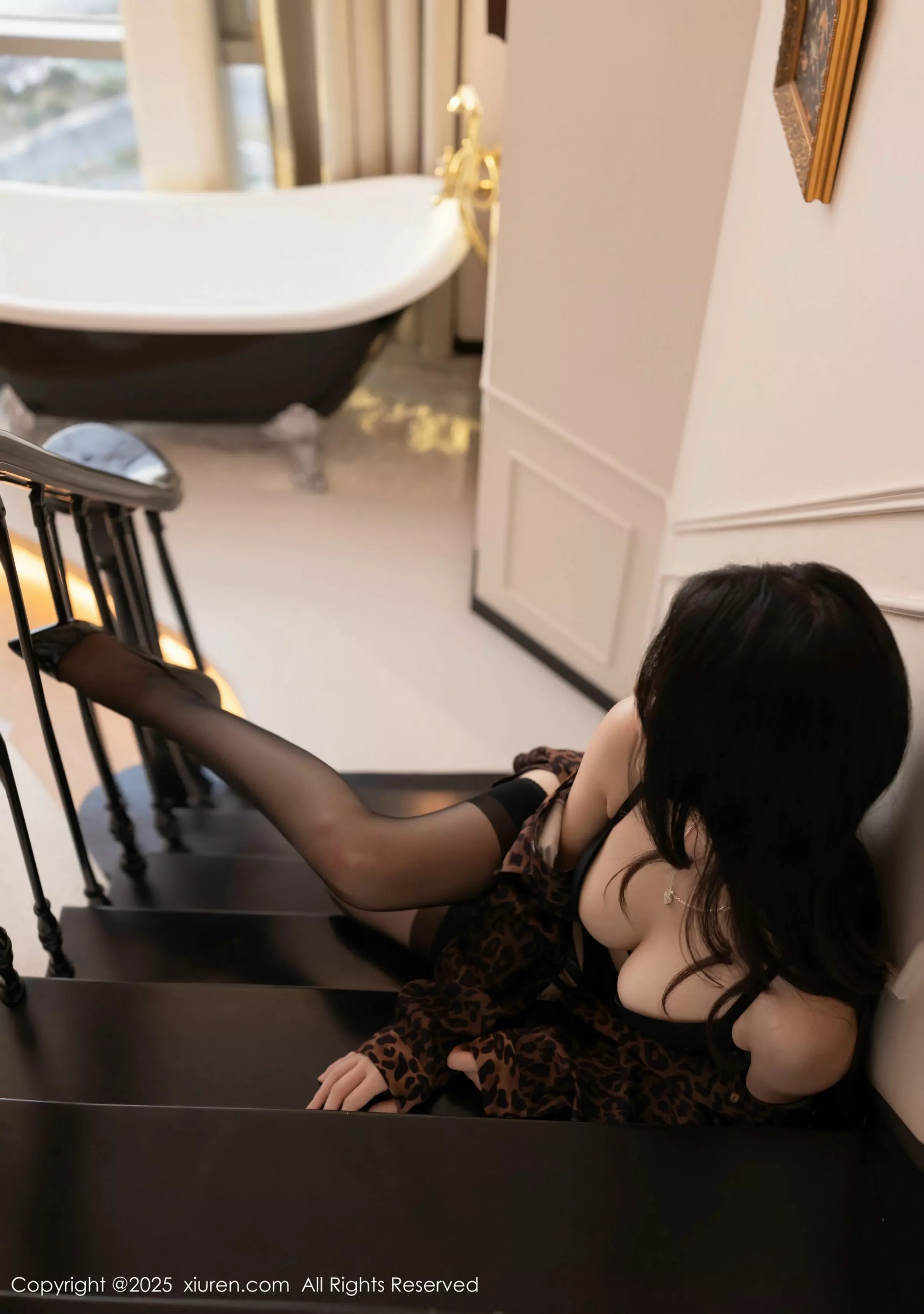 [XiuRen]高清写真图 2025.03.21 No.10054 鱼子酱Fish 豹纹衬衫