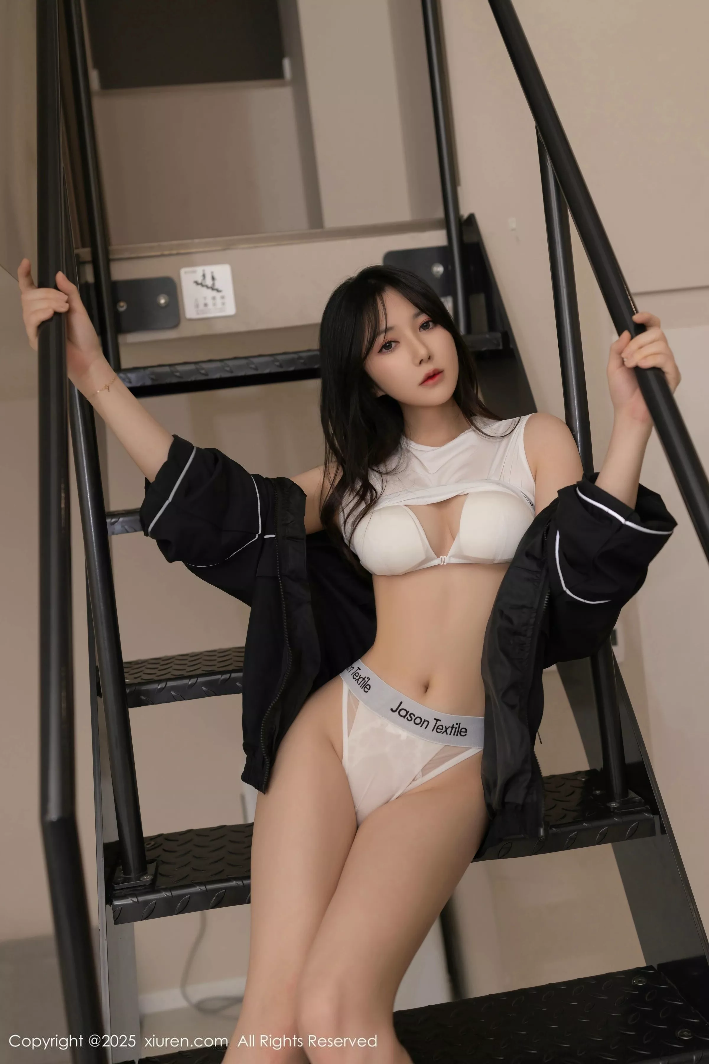 [XiuRen]高清写真图 2025.04.03 No.10112 鱼子酱Fish 白色丝袜