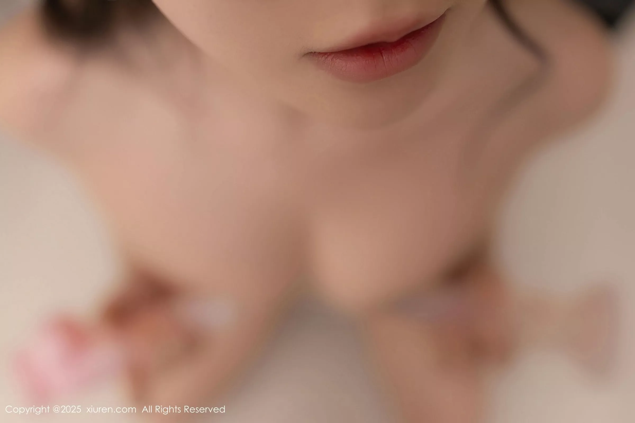 [XiuRen]高清写真图 2025.04.03 No.10112 鱼子酱Fish 白色丝袜