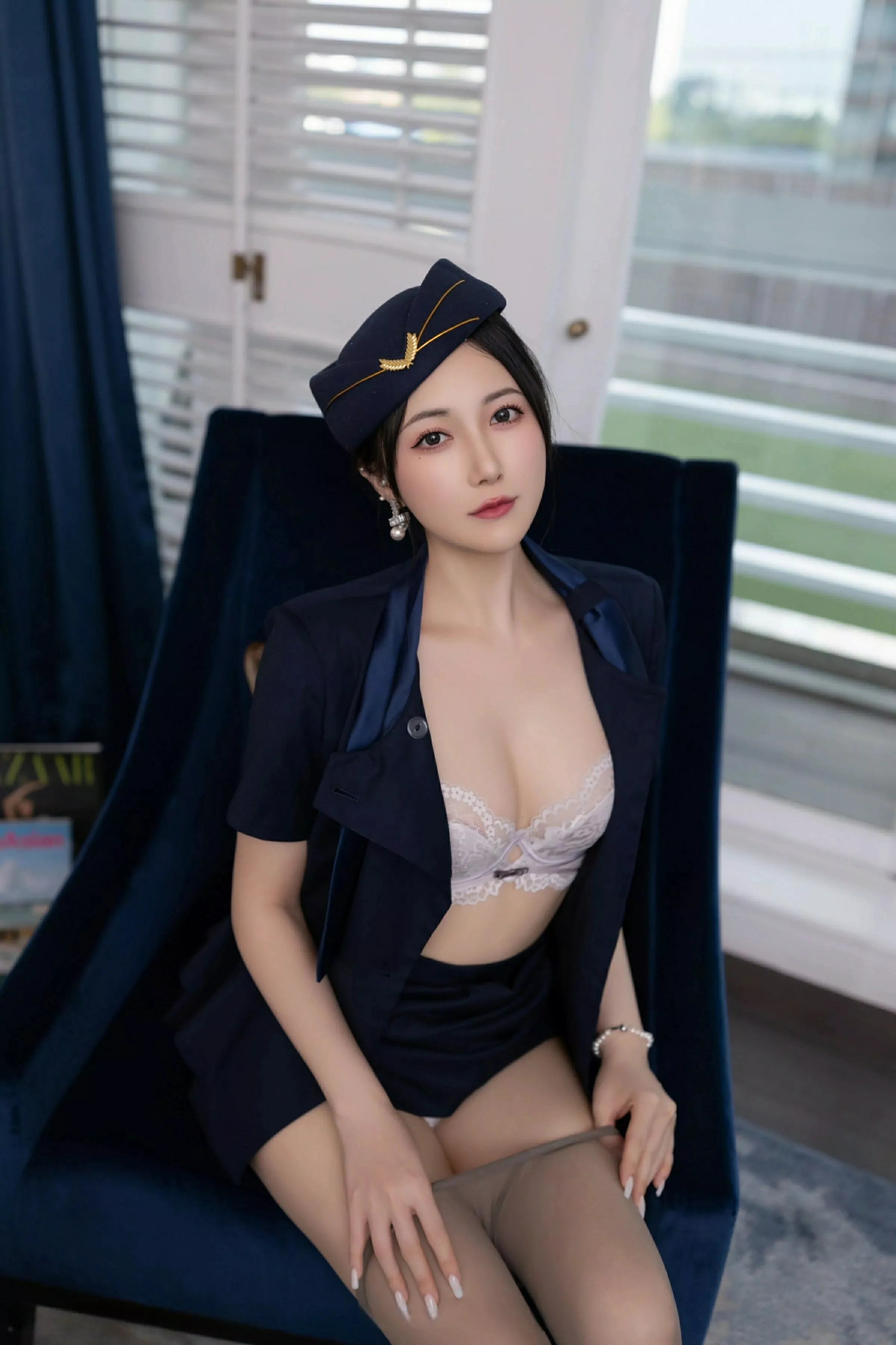 [XiuRen]高清写真图 2025.04.11 No.10142 鱼子酱Fish 空姐制服