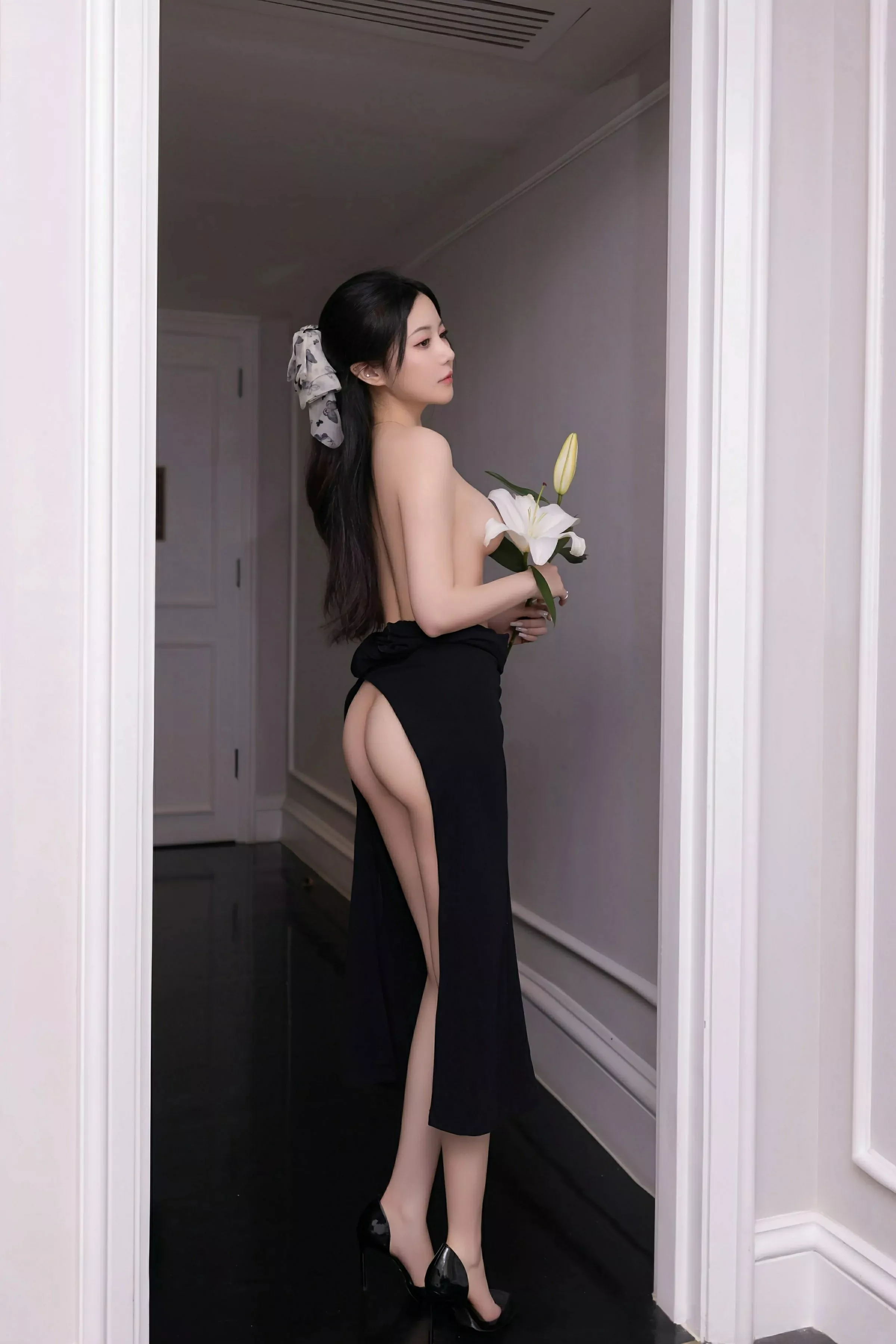 [XiuRen]高清写真图 2025.06.27 No.10480 鱼子酱Fish 黑色连衣裙