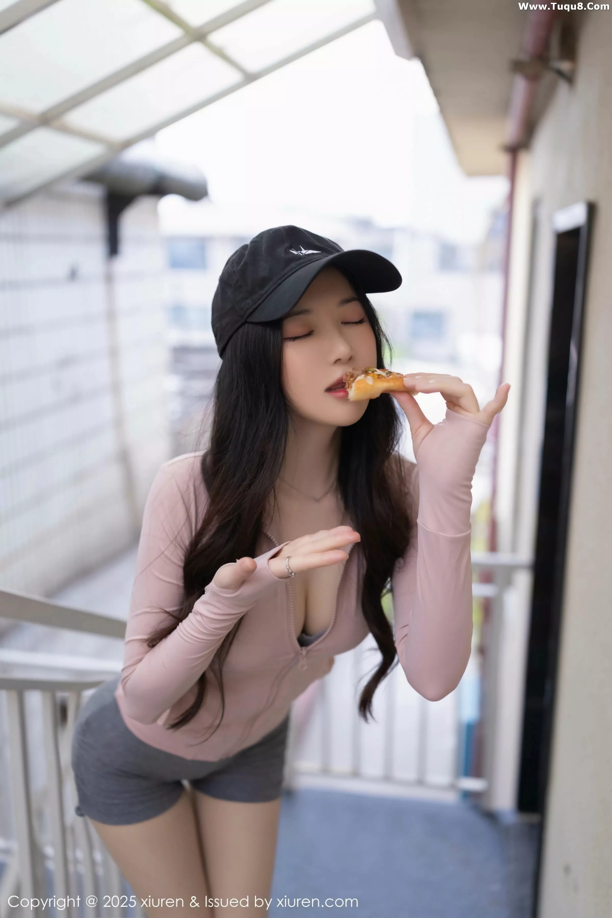 [XiuRen]高清写真图 2025.07.11 No.10542 鱼子酱Fish 灰色内衣