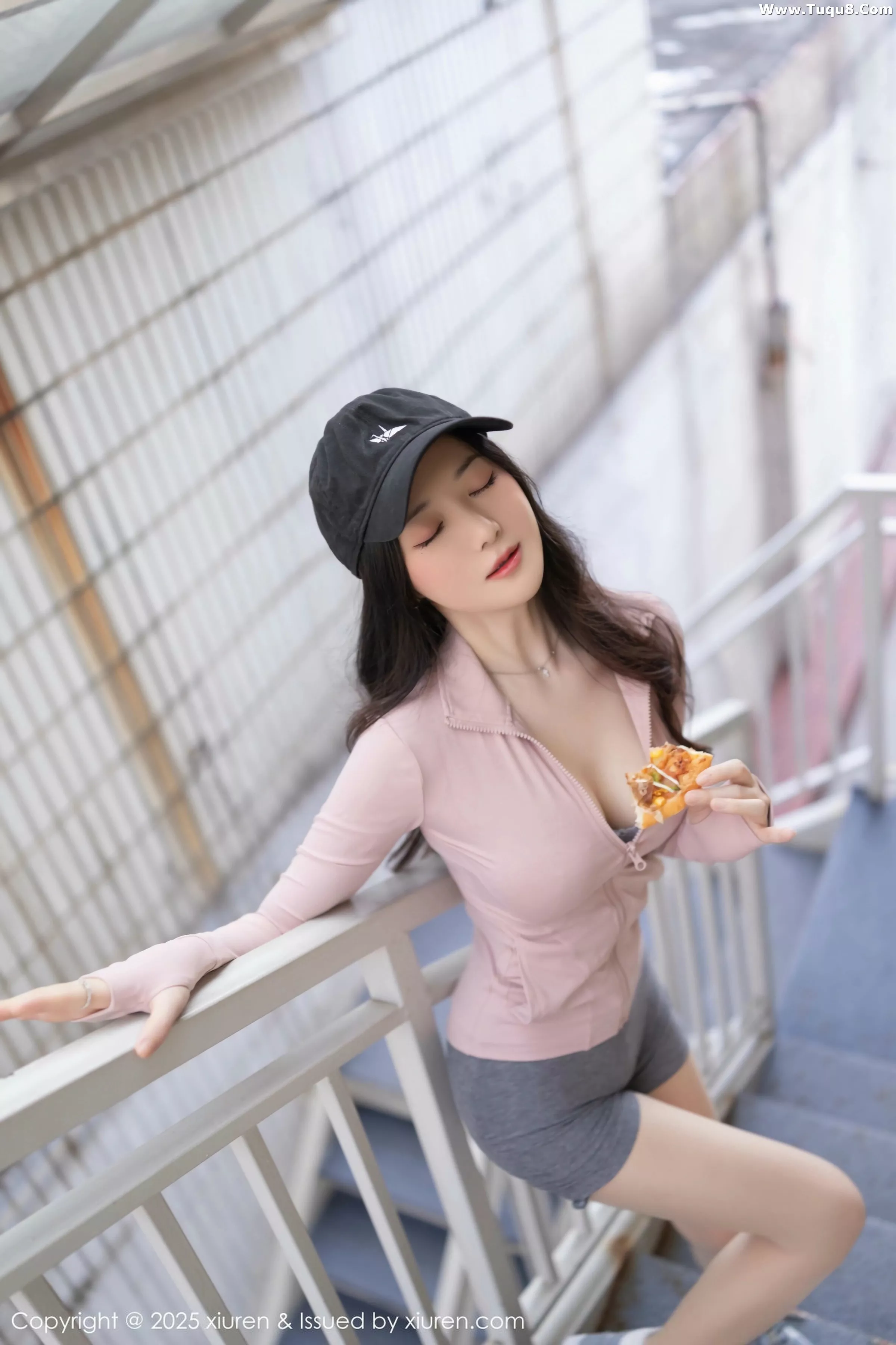 [XiuRen]高清写真图 2025.07.11 No.10542 鱼子酱Fish 灰色内衣