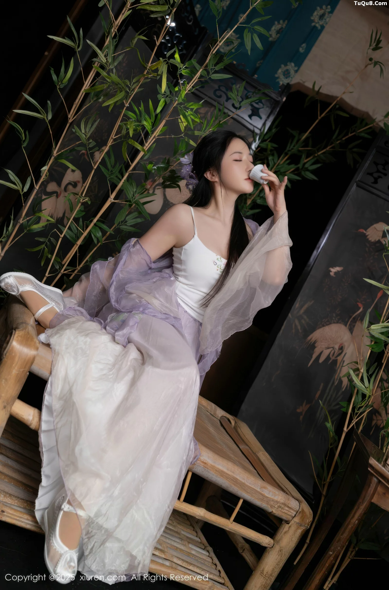 [XiuRen]高清写真图 2025.09.05 No.10737 鱼子酱Fish 紫色连衣裙