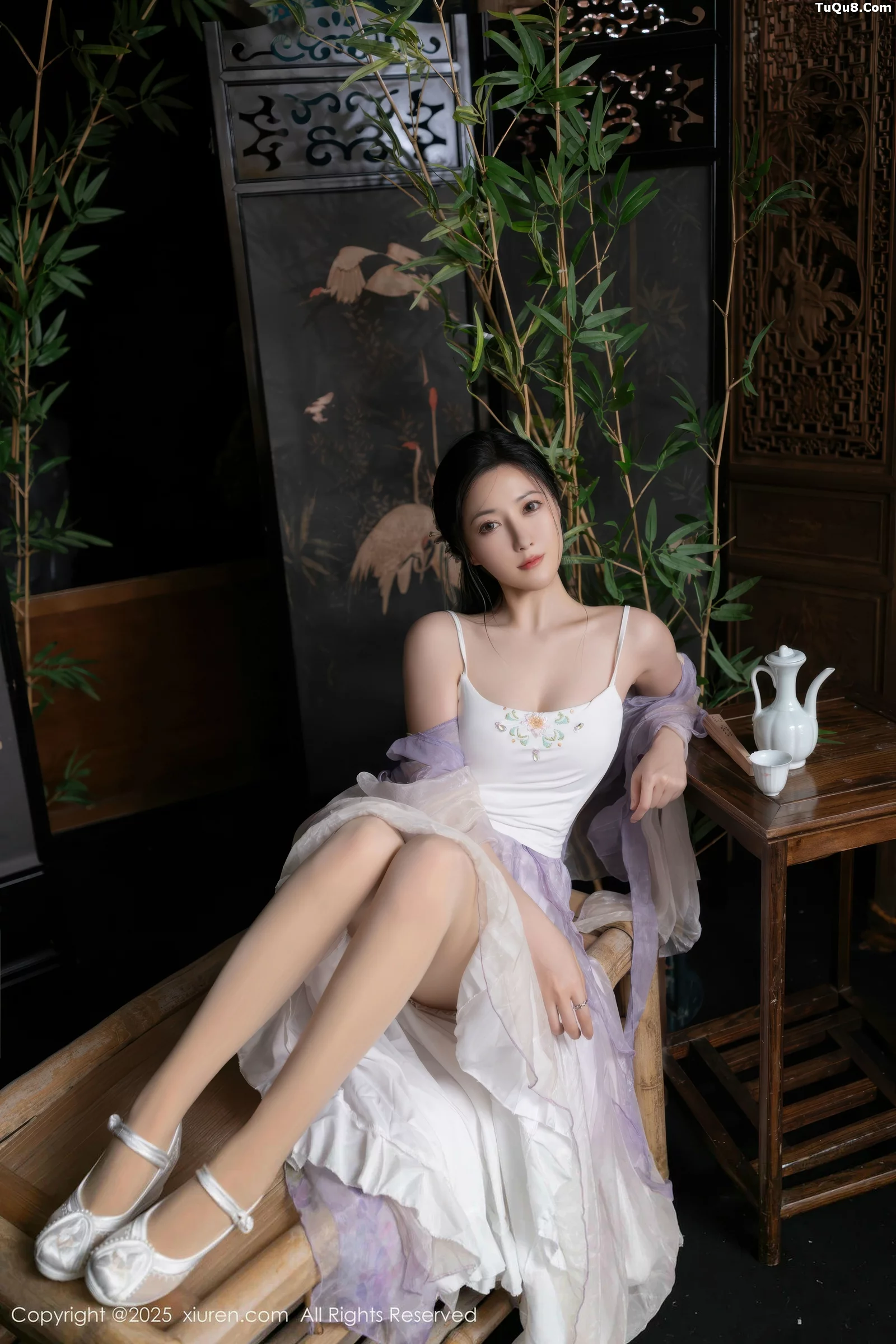 [XiuRen]高清写真图 2025.09.05 No.10737 鱼子酱Fish 紫色连衣裙