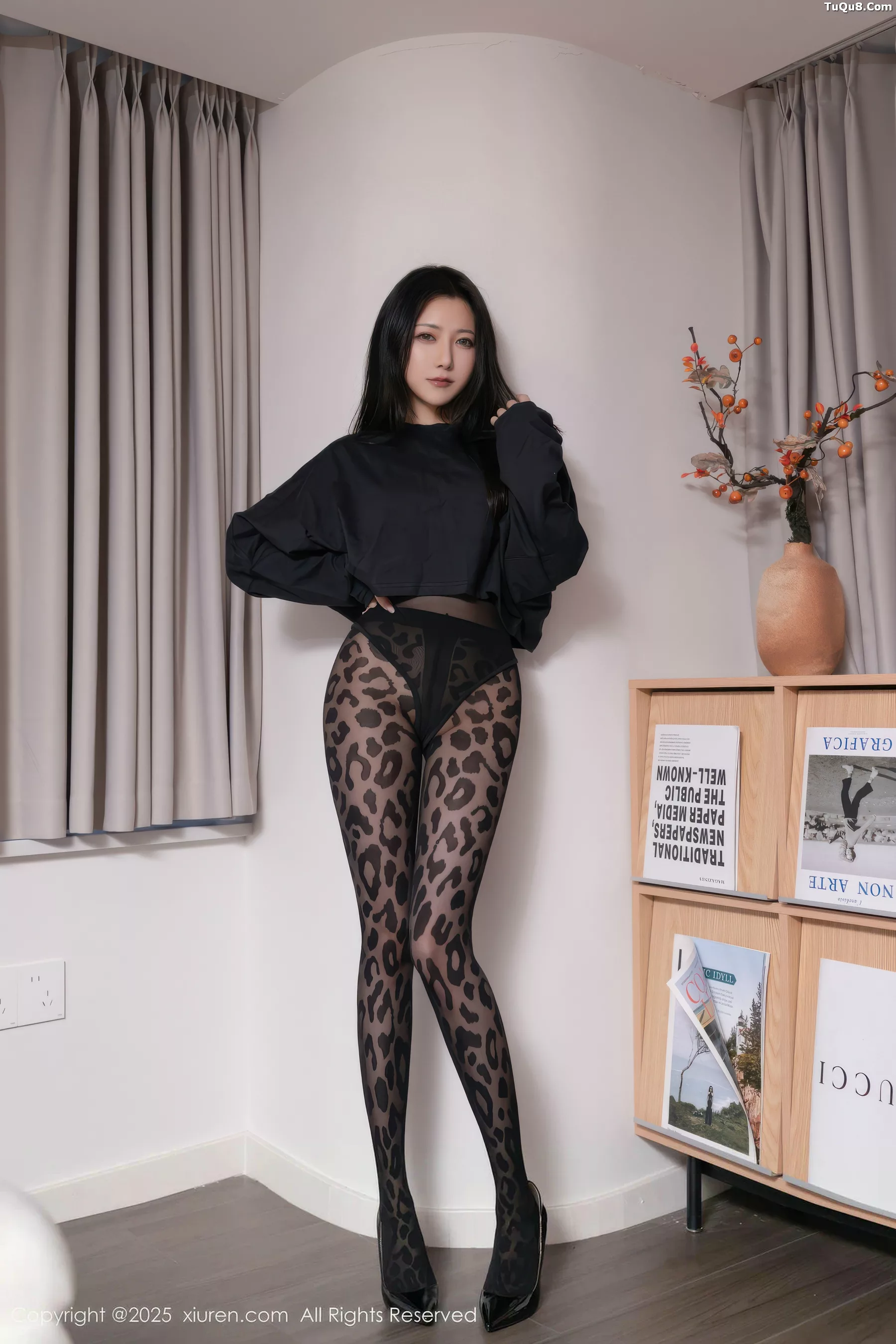 [XiuRen]高清写真图 2025.10.31 No.10938 鱼子酱Fish 豹纹黑丝