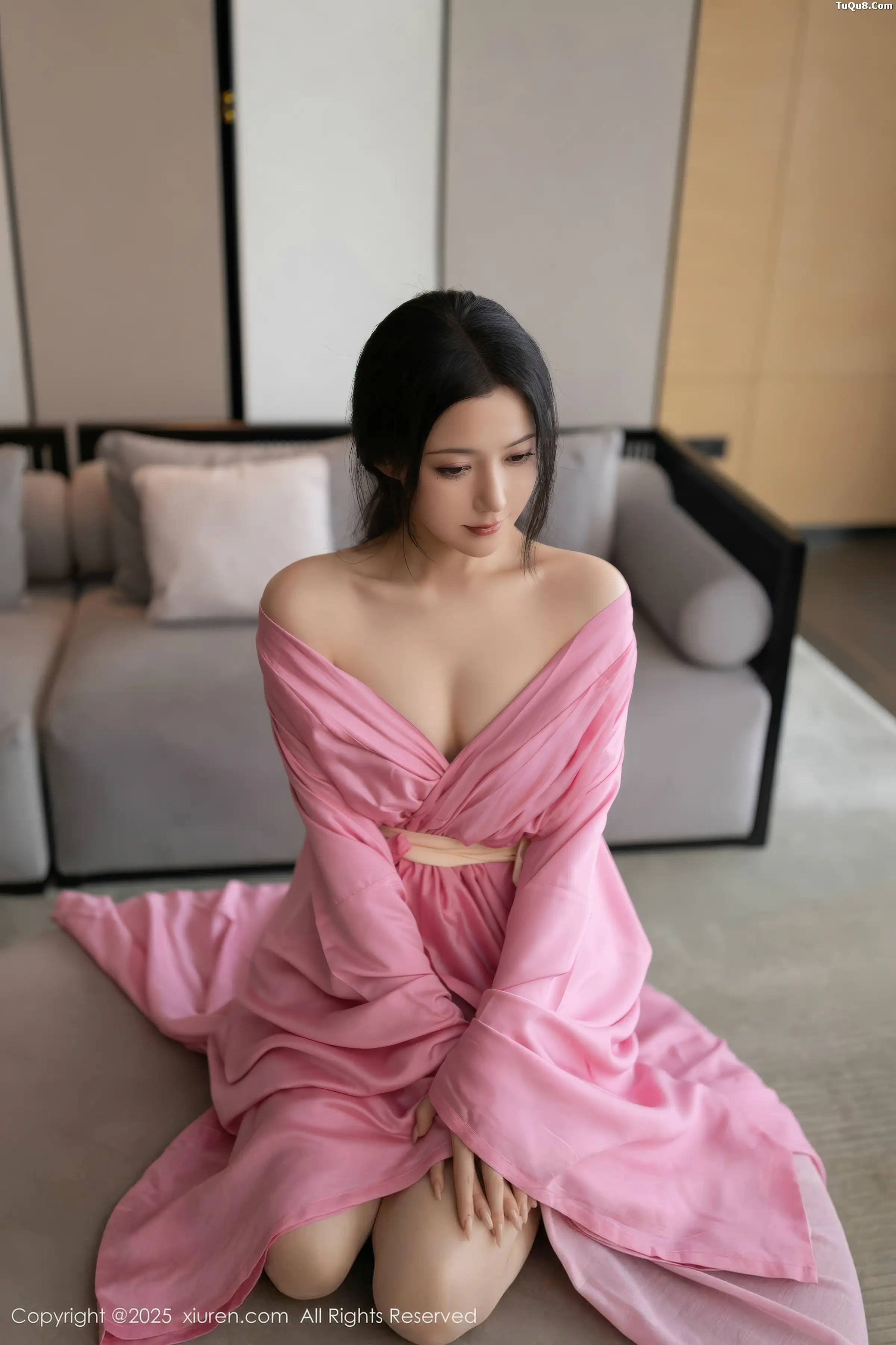 [XiuRen]高清写真图 2025.11.28 No.11049 鱼子酱Fish 粉色月影纱
