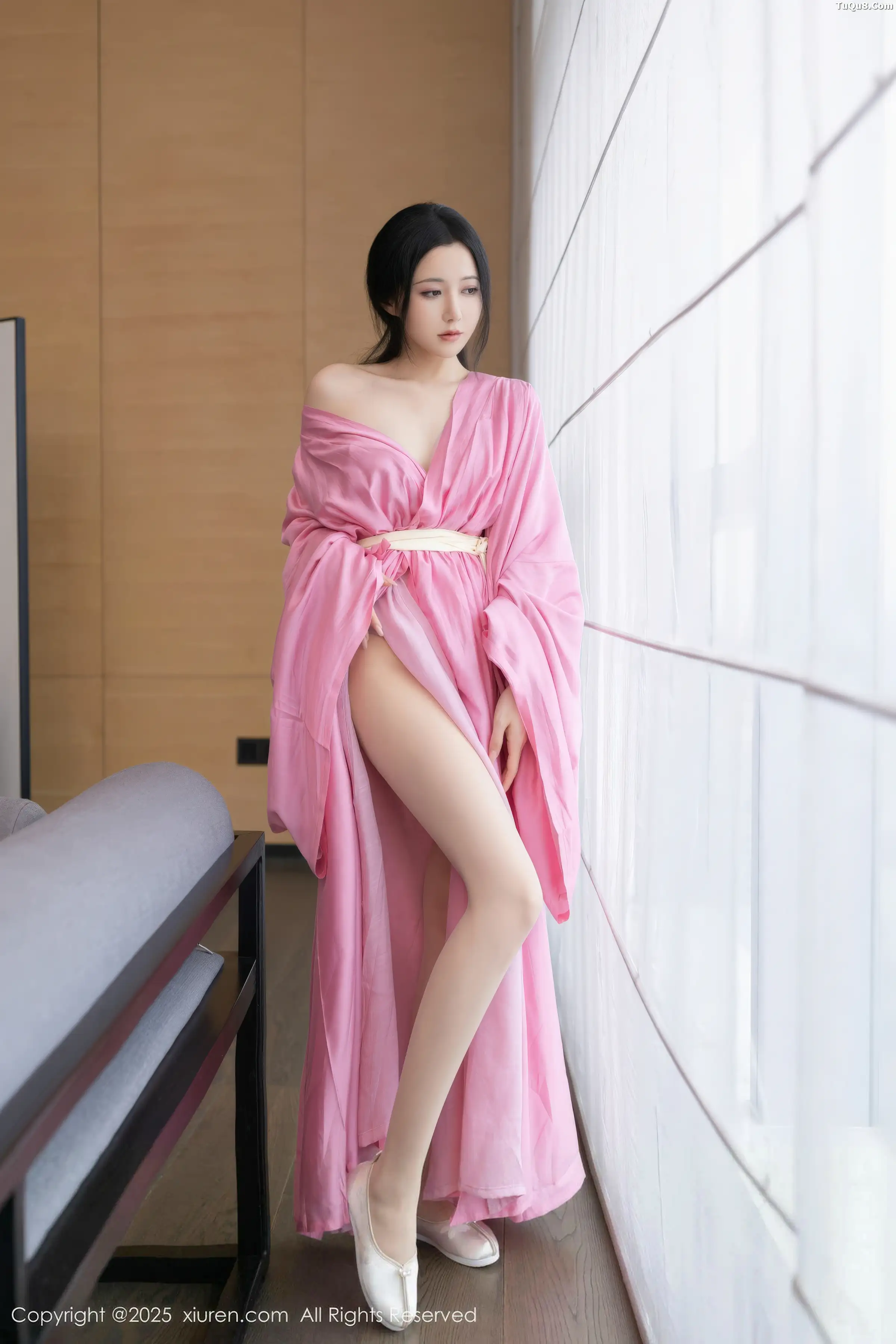[XiuRen]高清写真图 2025.11.28 No.11049 鱼子酱Fish 粉色月影纱