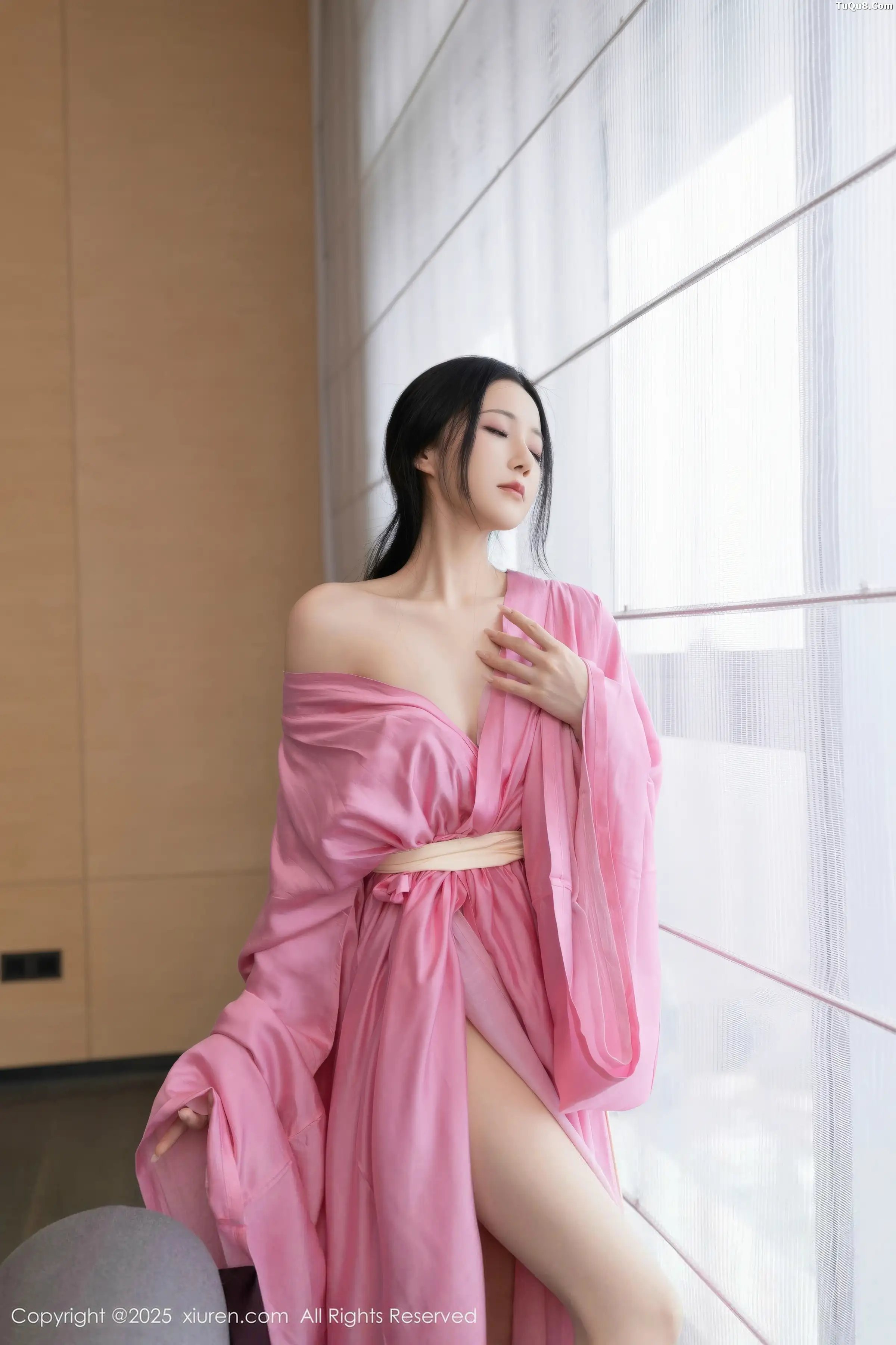 [XiuRen]高清写真图 2025.11.28 No.11049 鱼子酱Fish 粉色月影纱