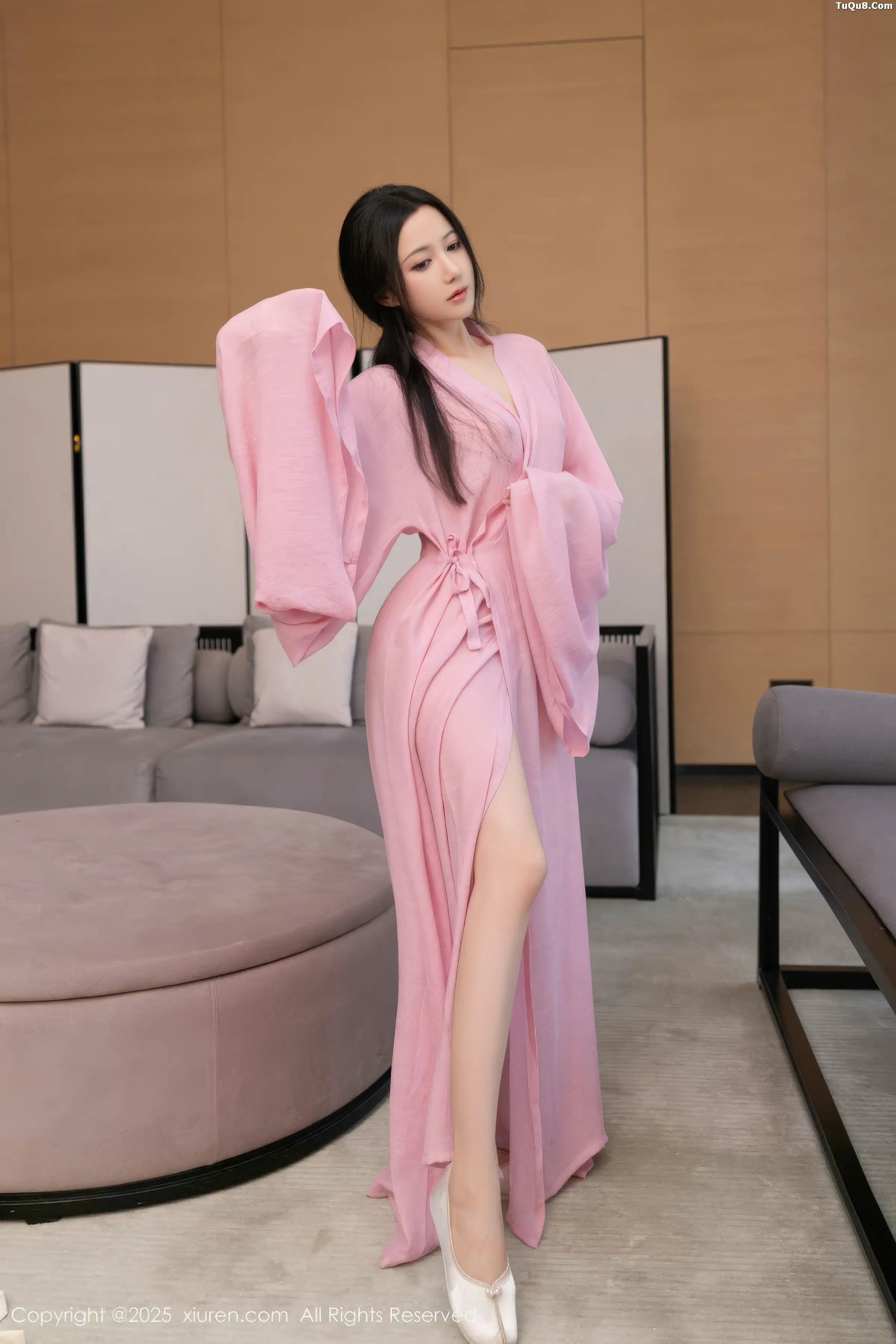 [XiuRen]高清写真图 2025.11.28 No.11049 鱼子酱Fish 粉色月影纱