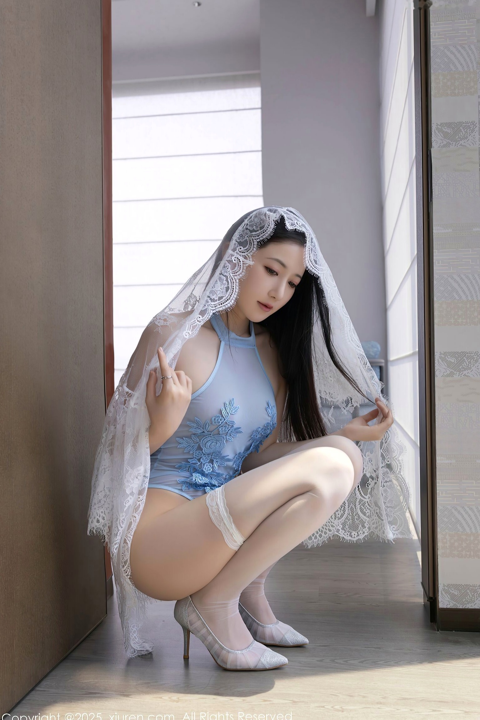 秀人网 鱼子酱Fish - 轻透白纱浅蓝死库水性感私房写真