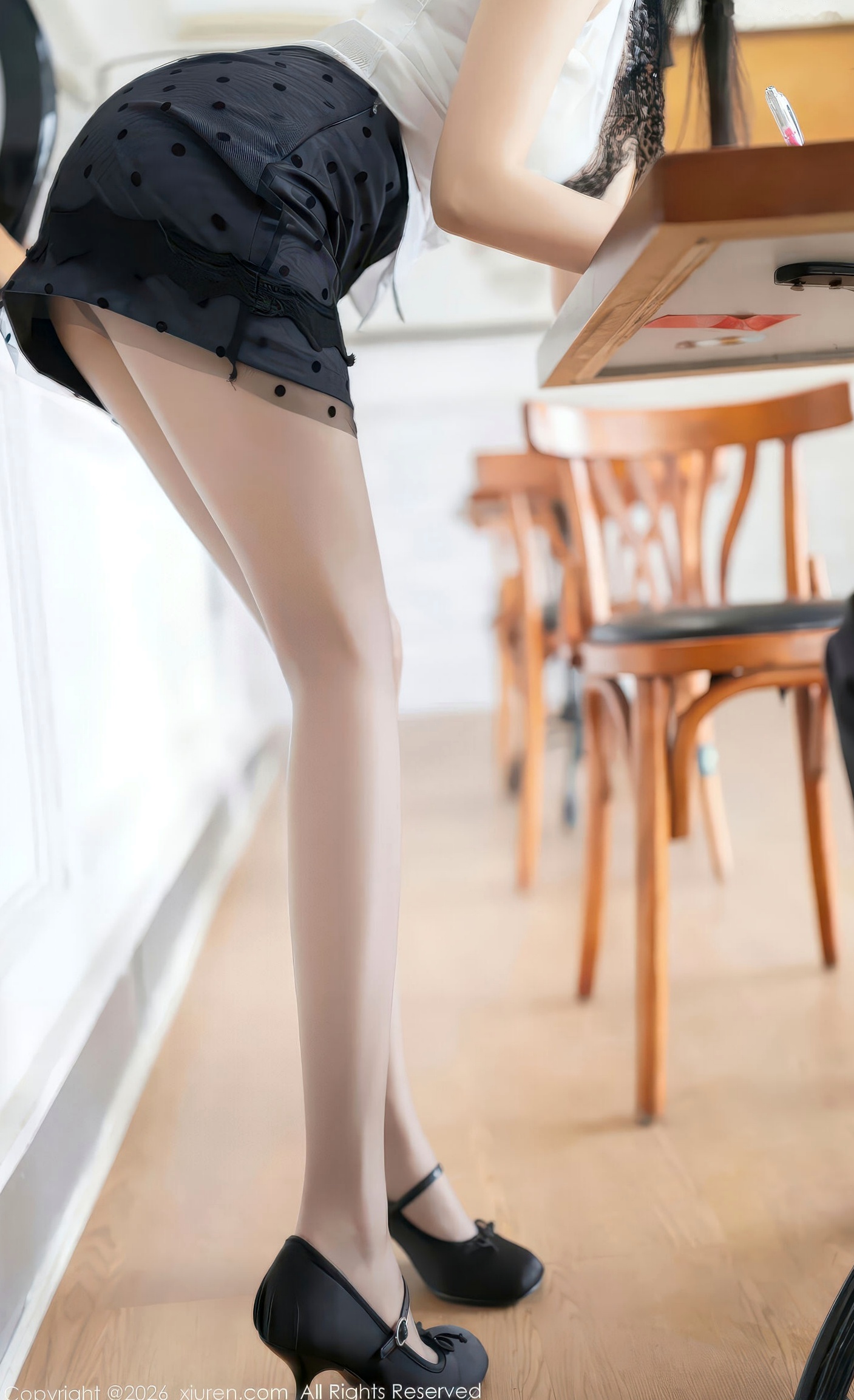 XiuRen秀人网-11304-鱼子酱Fish-咖啡馆绝美私房大尺度白领制服丝袜长腿性感尤物-2026.01.30