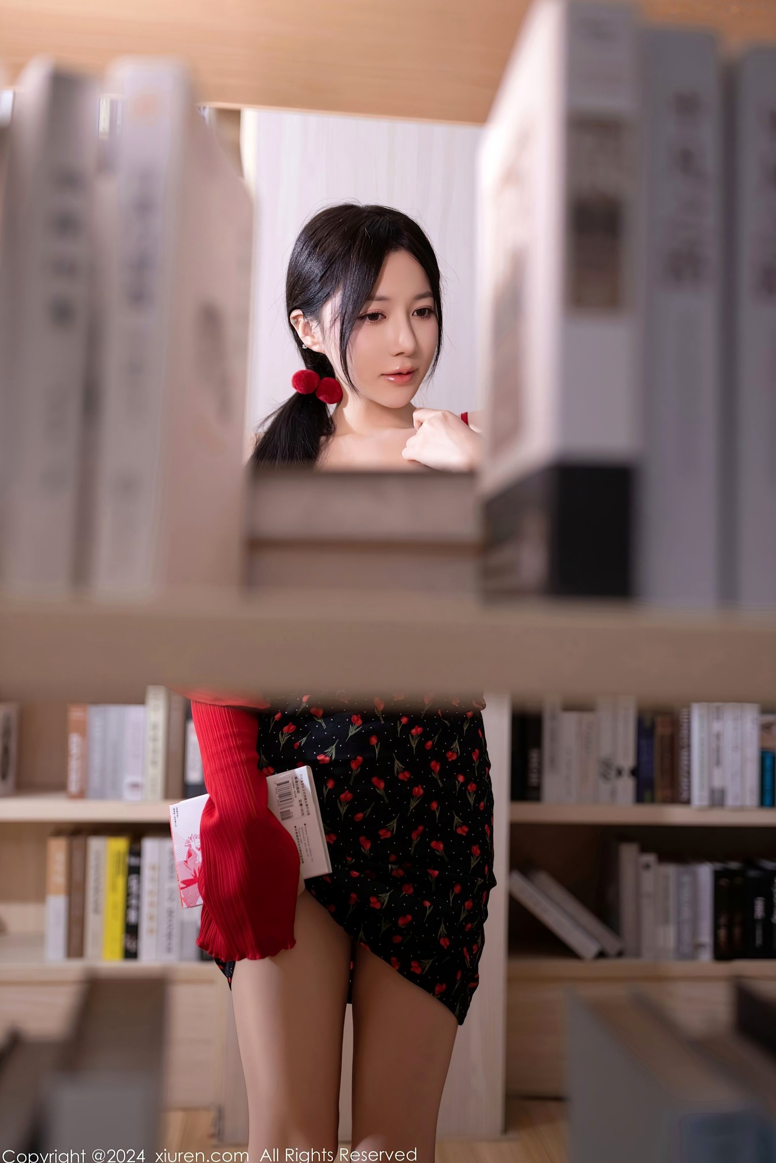 Gallery - XiuRen秀人网 - XiuRen -8596-鱼子酱Fish-图书馆私房照-红外套黑裙性感写真-大尺度诱惑视觉盛宴-2024.05.24秀人网 - XiuRen 私房照性感大尺度诱惑 鱼子酱fish女神私房照_秀色女神 - image 4