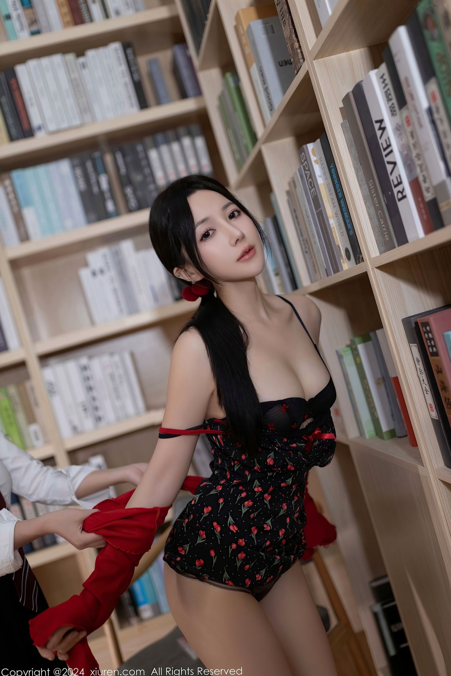 Gallery - XiuRen秀人网 - XiuRen -8596-鱼子酱Fish-图书馆私房照-红外套黑裙性感写真-大尺度诱惑视觉盛宴-2024.05.24秀人网 - XiuRen 私房照性感大尺度诱惑 鱼子酱fish女神私房照_秀色女神 - image 35