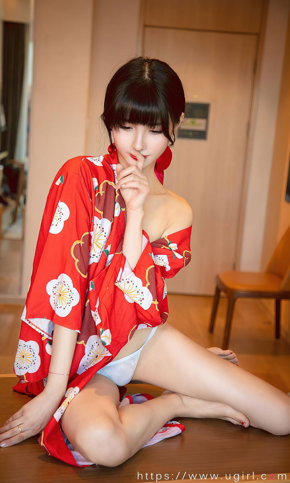猫猫多情的猫咪 婀娜多姿的日式少女