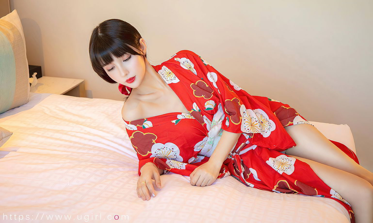 猫猫多情的猫咪 婀娜多姿的日式少女