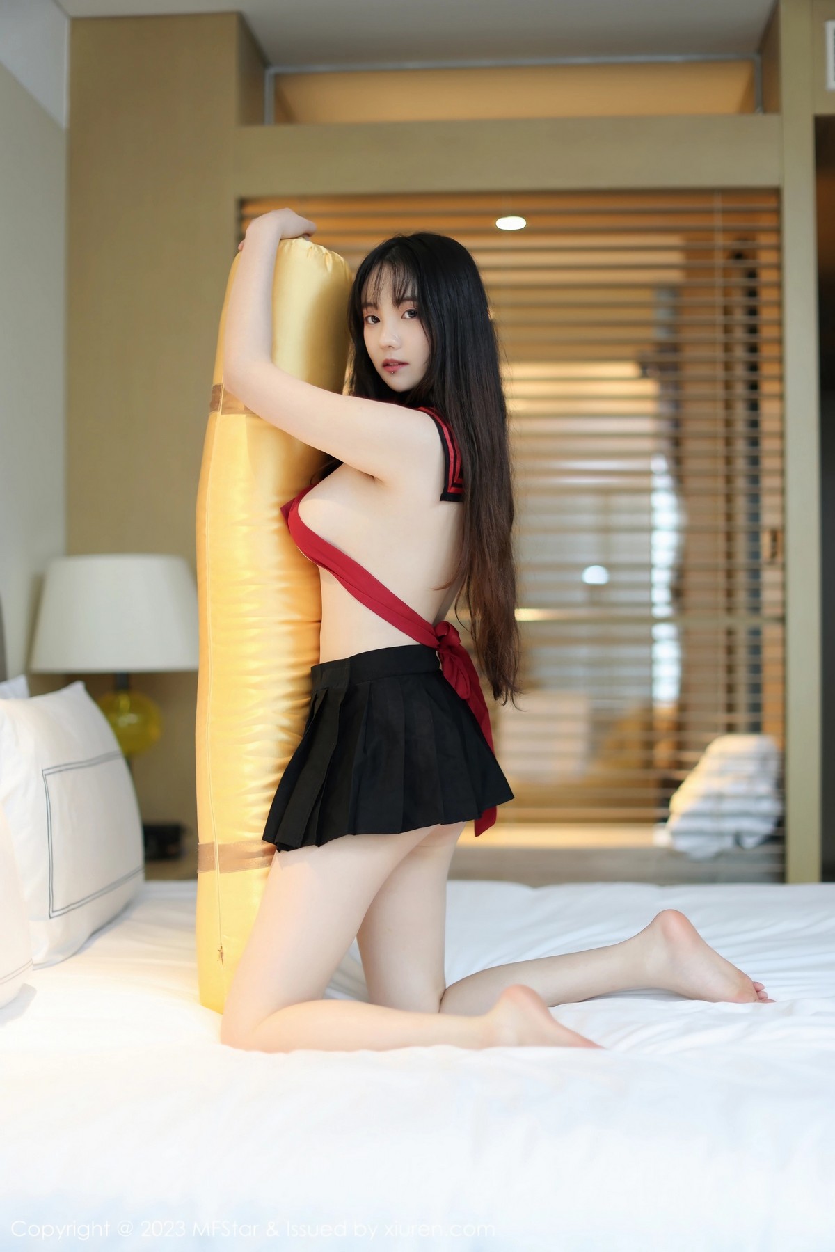[MFStar]高清写真图 2023.05.24 VOL.622 揉揉肉肉 短裙美腿