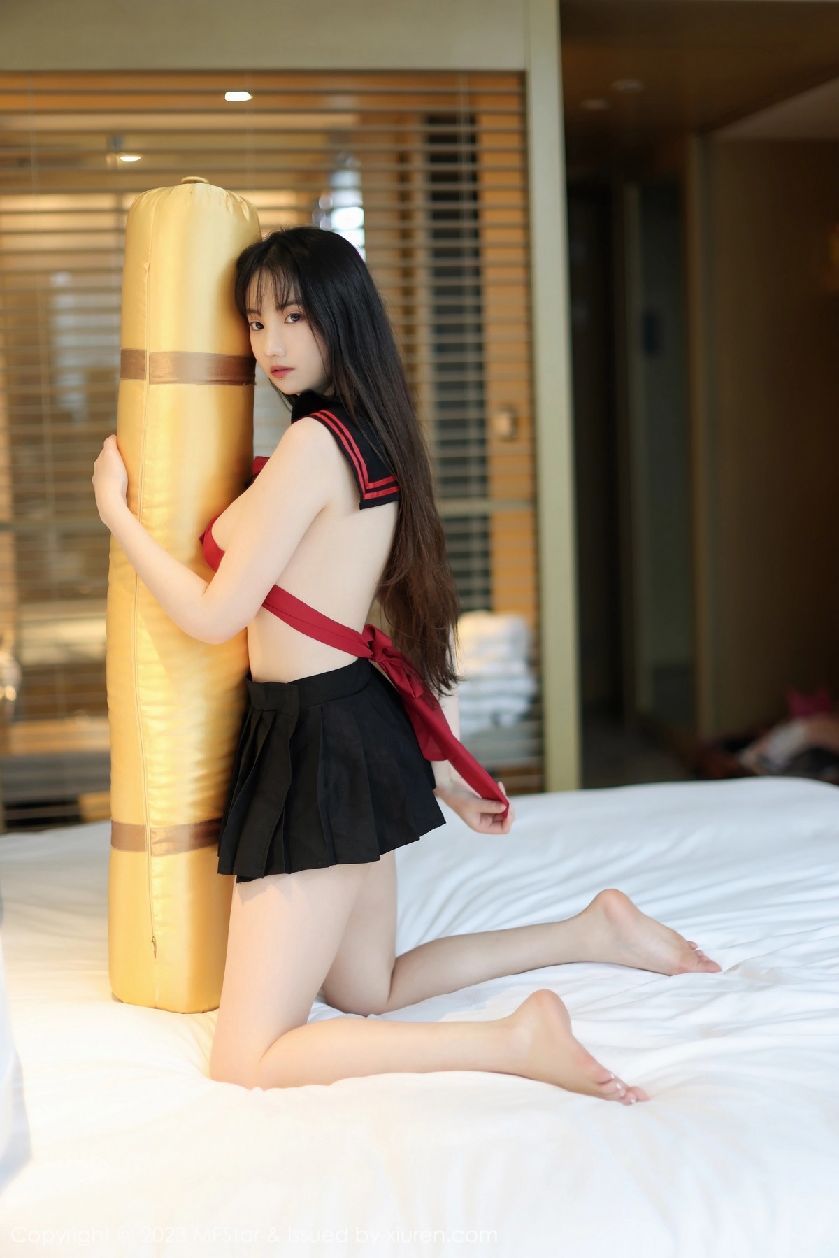 [MFStar]高清写真图 2023.05.24 VOL.622 揉揉肉肉 短裙美腿
