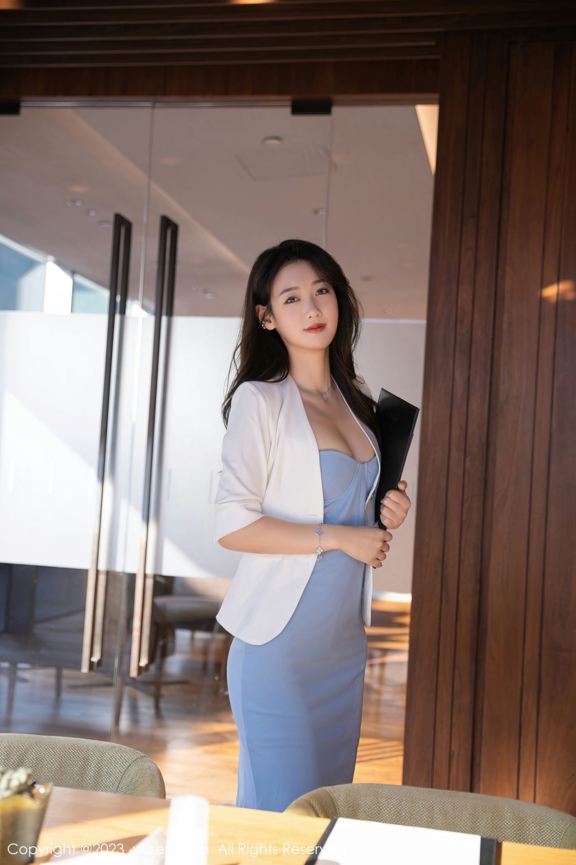 [XiuRen]高清写真图 2023.03.06 No.6368 唐安琪 短裙美腿