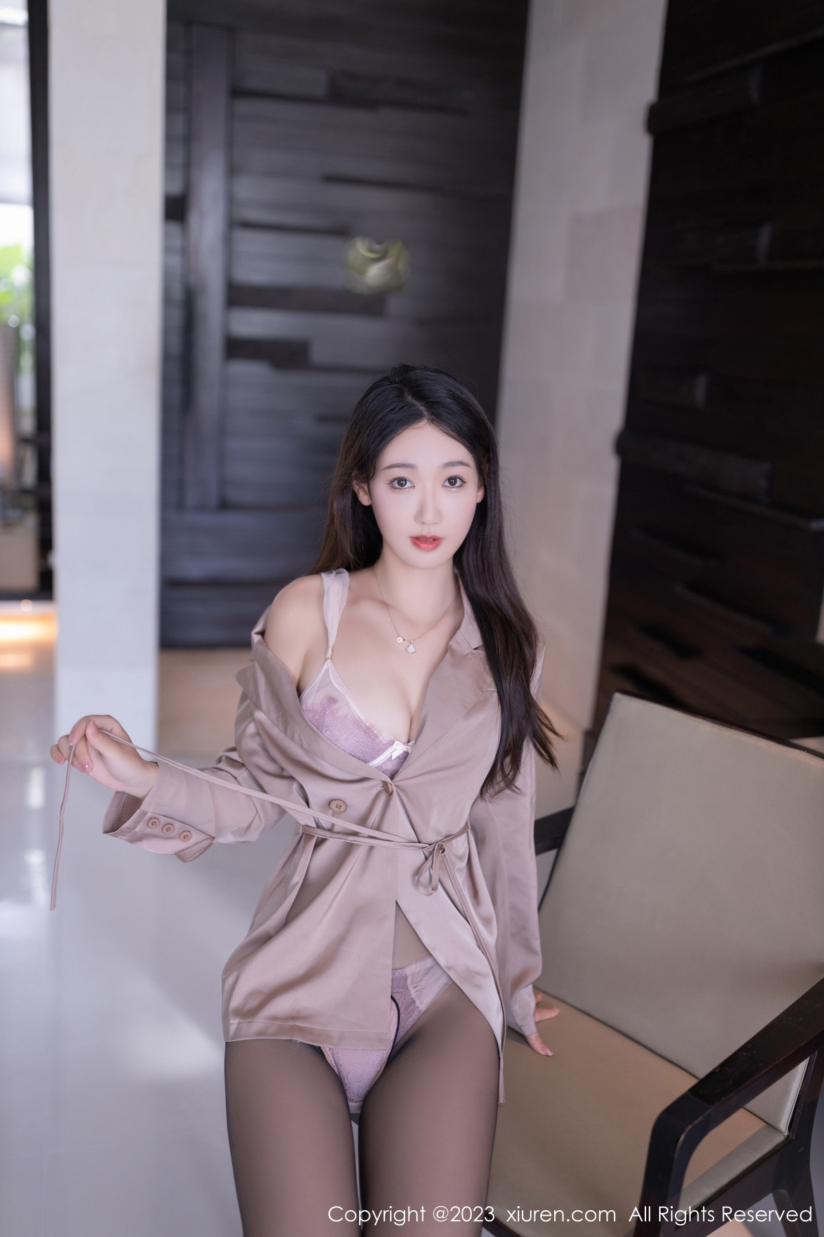[XiuRen]高清写真图 2023.09.04 No.7333 唐安琪 黑丝美腿