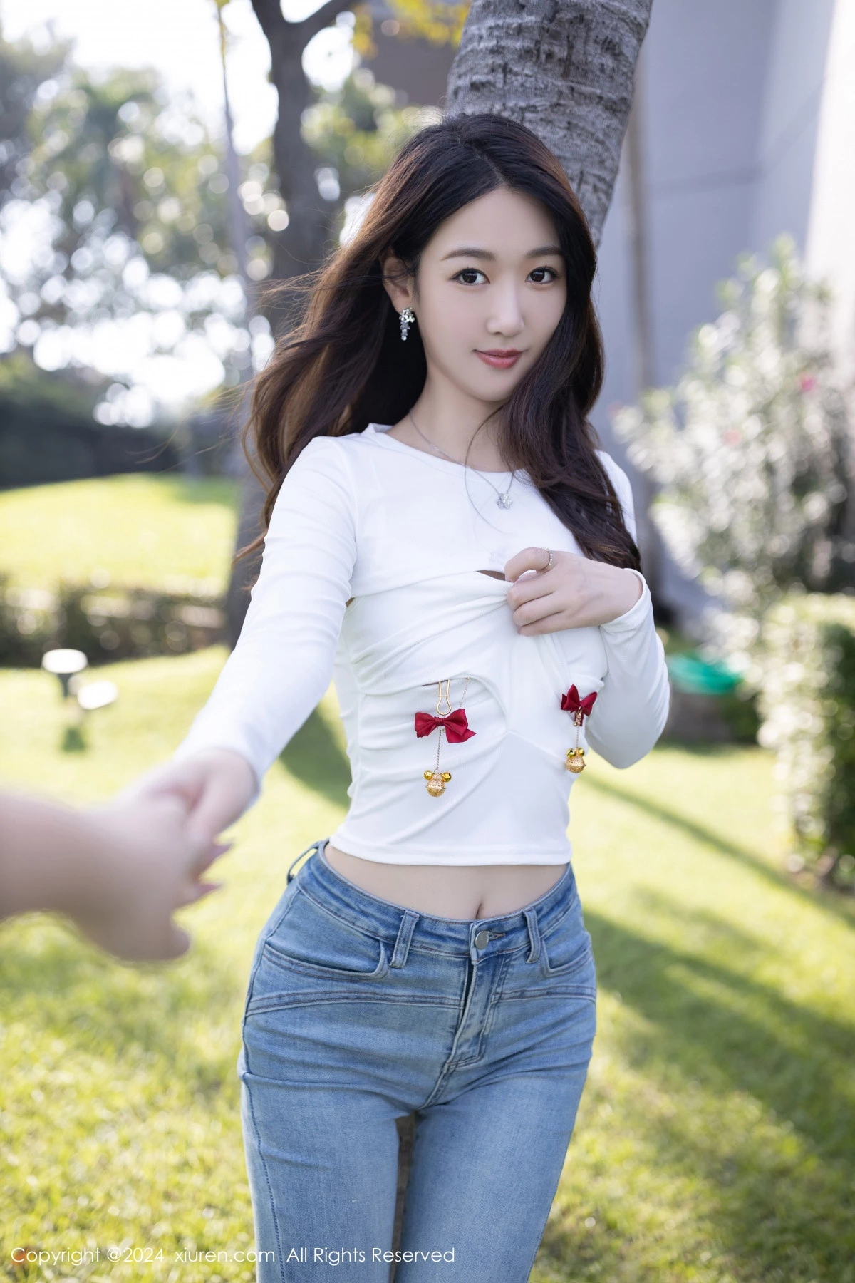 [XiuRen]高清写真图 2024.03.18 No.8250 唐安琪 美腿性感
