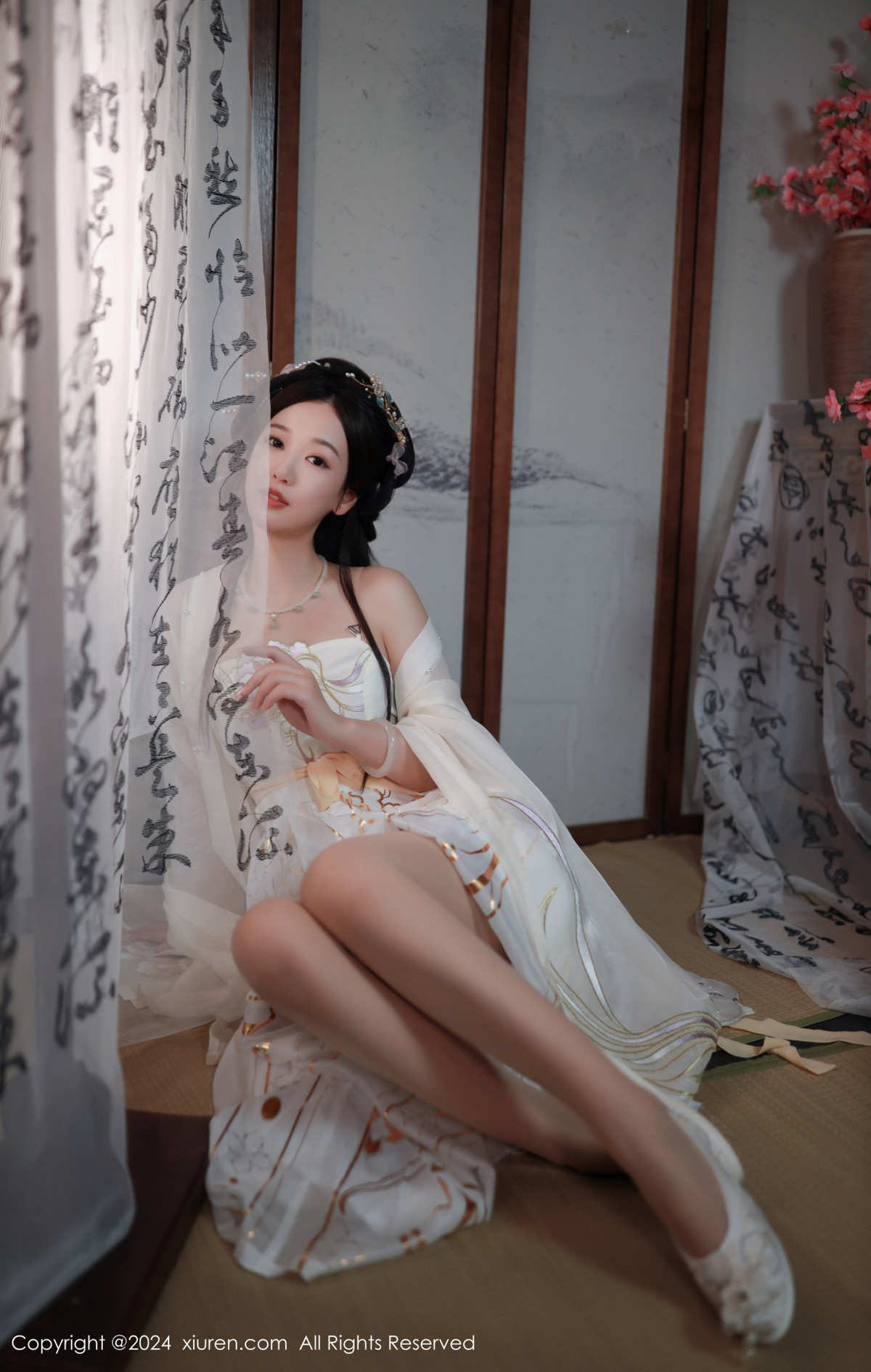[XiuRen]高清写真图 2024.07.22 No.8898 唐安琪 丝袜美腿