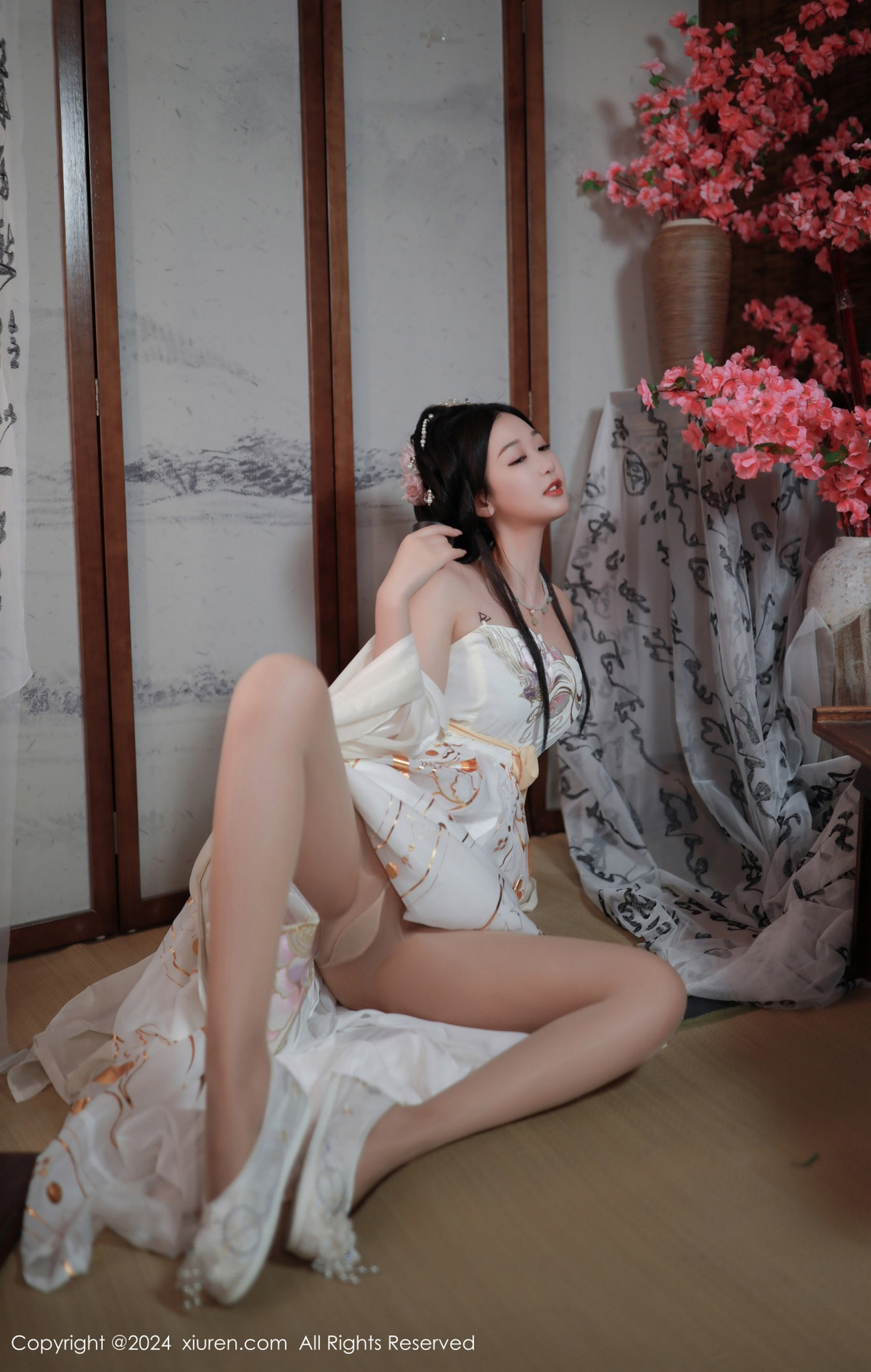 [XiuRen]高清写真图 2024.07.22 No.8898 唐安琪 丝袜美腿