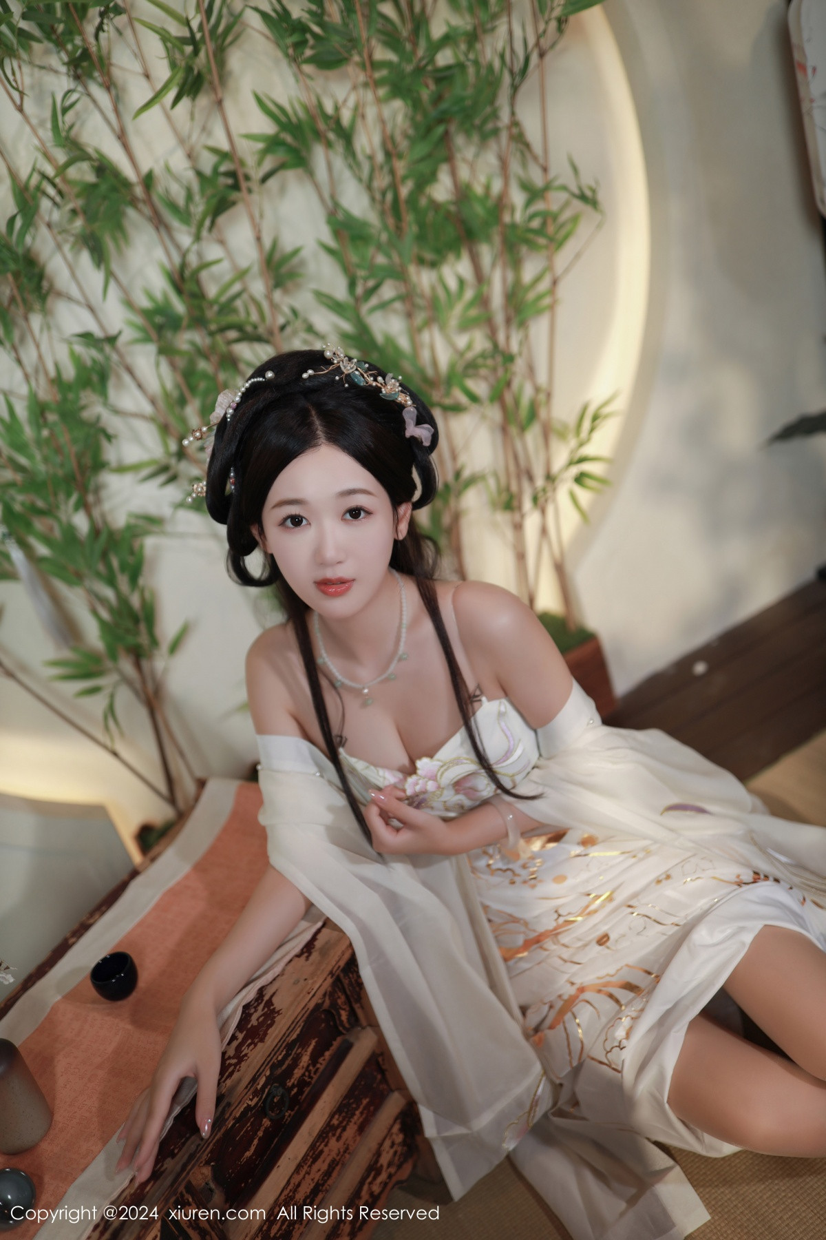 [XiuRen]高清写真图 2024.07.22 No.8898 唐安琪 丝袜美腿
