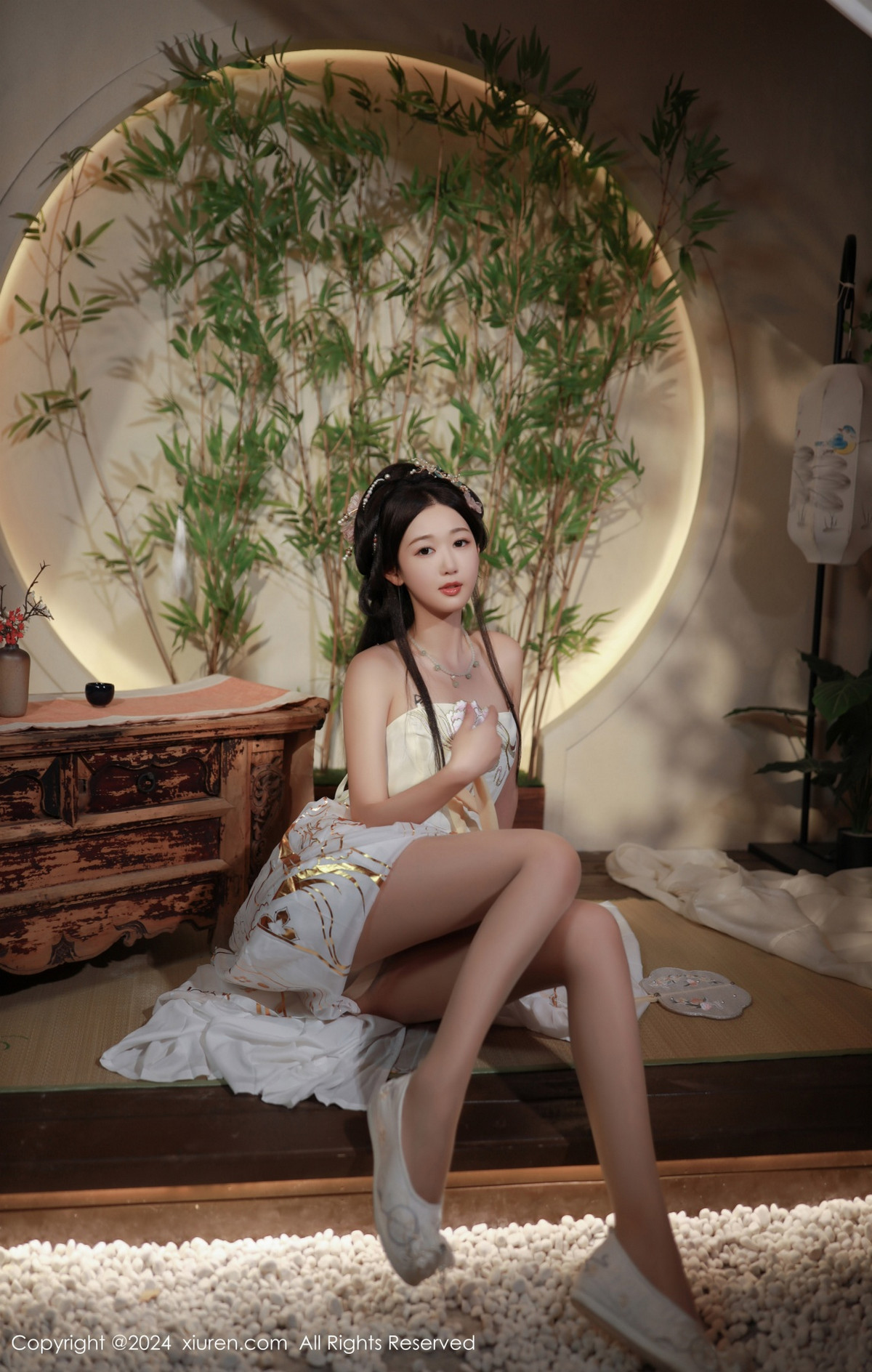[XiuRen]高清写真图 2024.07.22 No.8898 唐安琪 丝袜美腿