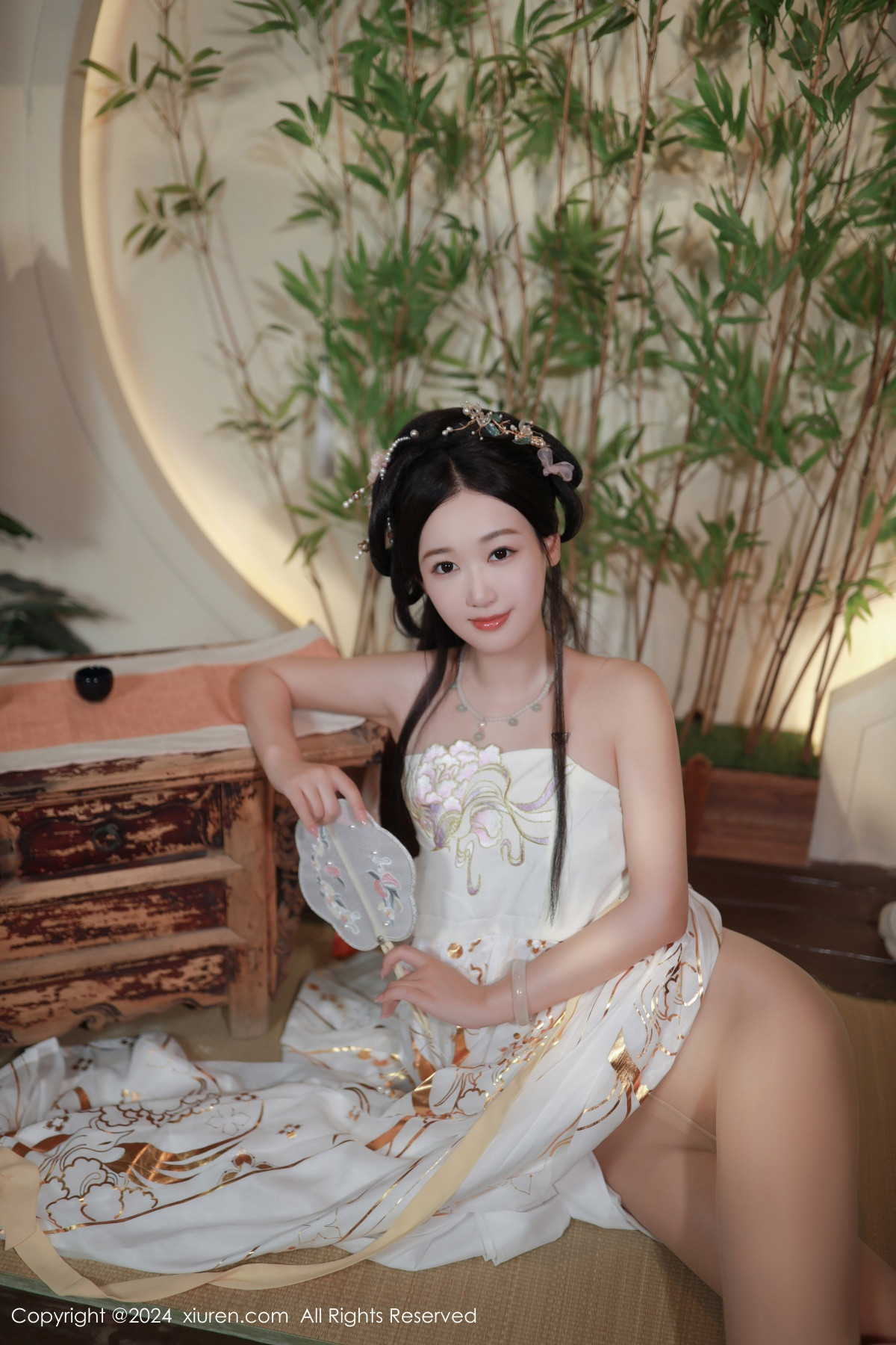 [XiuRen]高清写真图 2024.07.22 No.8898 唐安琪 丝袜美腿