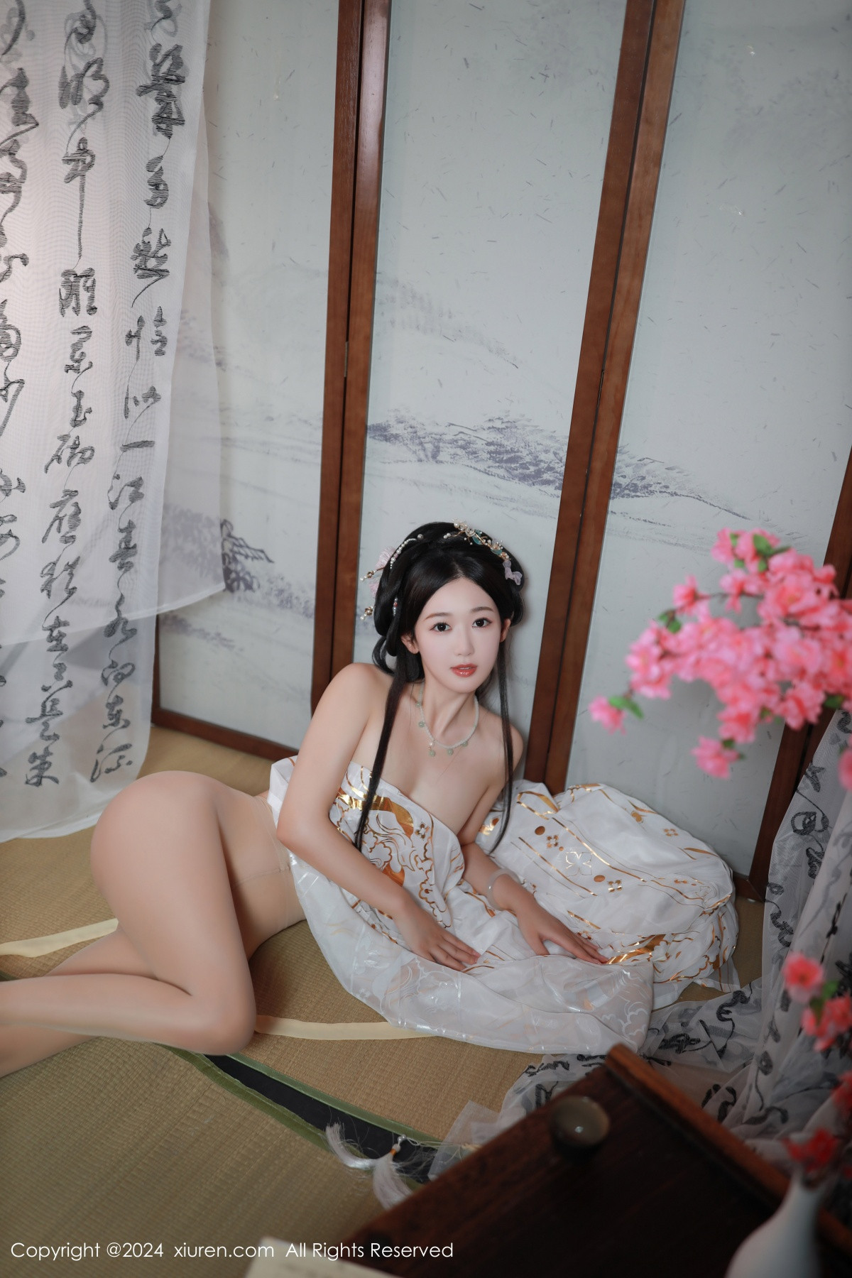 [XiuRen]高清写真图 2024.07.22 No.8898 唐安琪 丝袜美腿