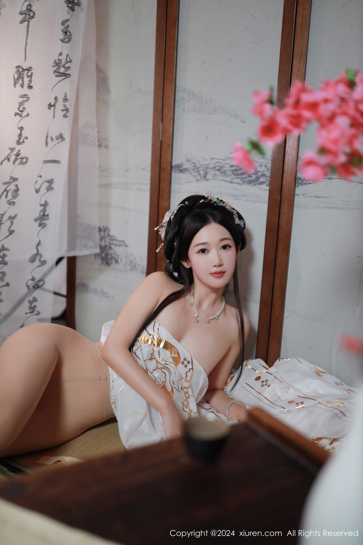 [XiuRen]高清写真图 2024.07.22 No.8898 唐安琪 丝袜美腿