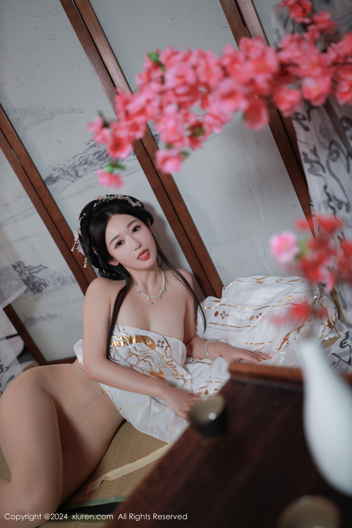 [XiuRen]高清写真图 2024.07.22 No.8898 唐安琪 丝袜美腿
